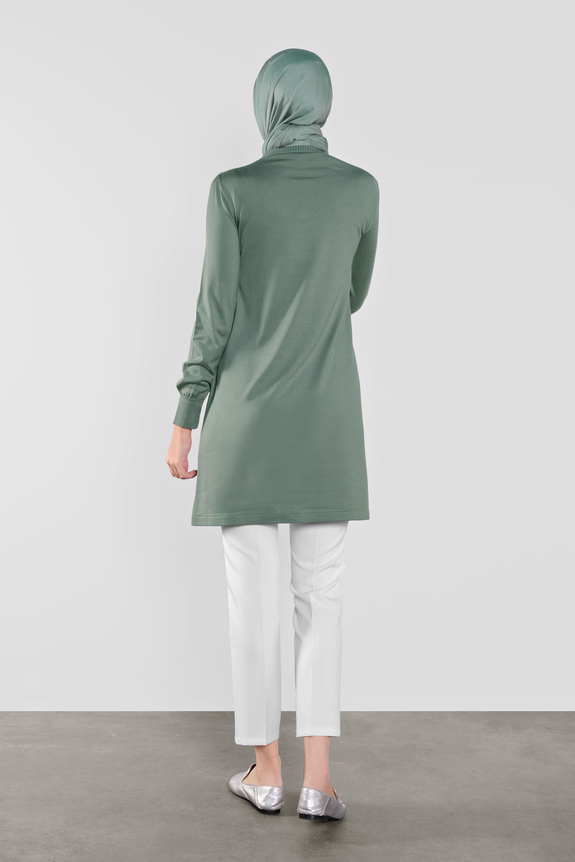 Tesettür giyim YEŞİL YAKASI BAĞLI TRİKO TUNİK 41015 