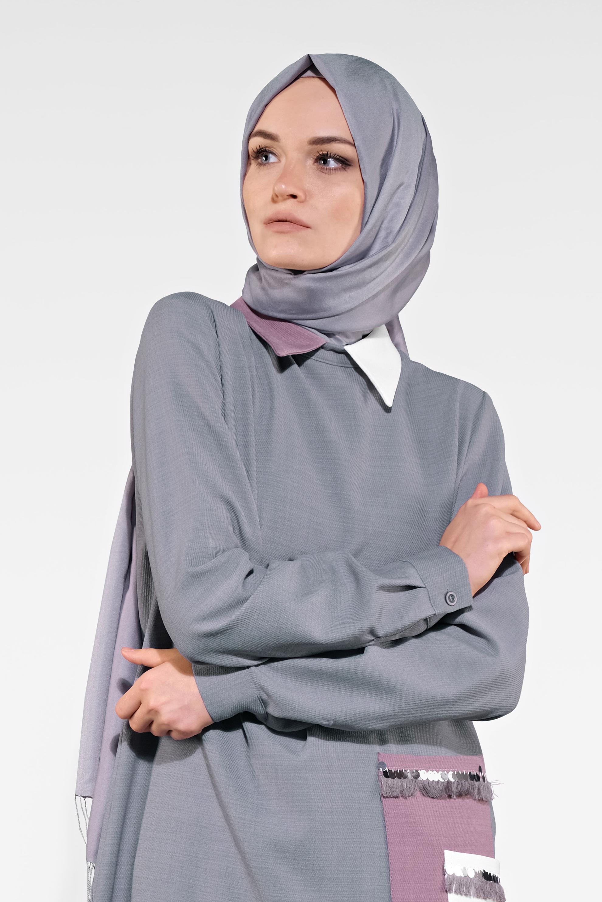 Tesettür giyim GRİ PÜSKÜL DETAYLI TUNİK 41121 