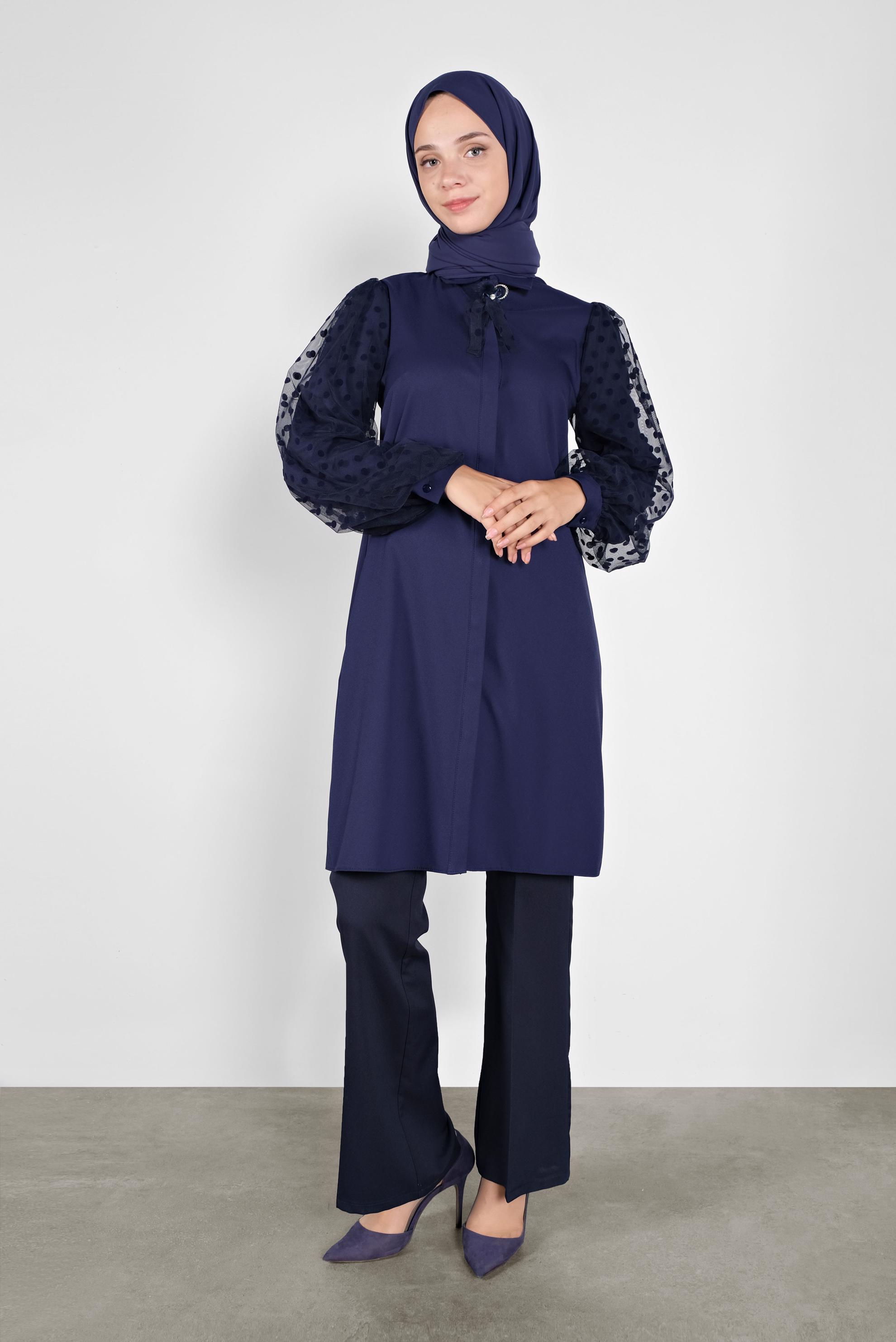Tesettür giyim LACİVERT TÜL VE PUANTİYE DETAYLI BROŞLU TUNİK 41128 