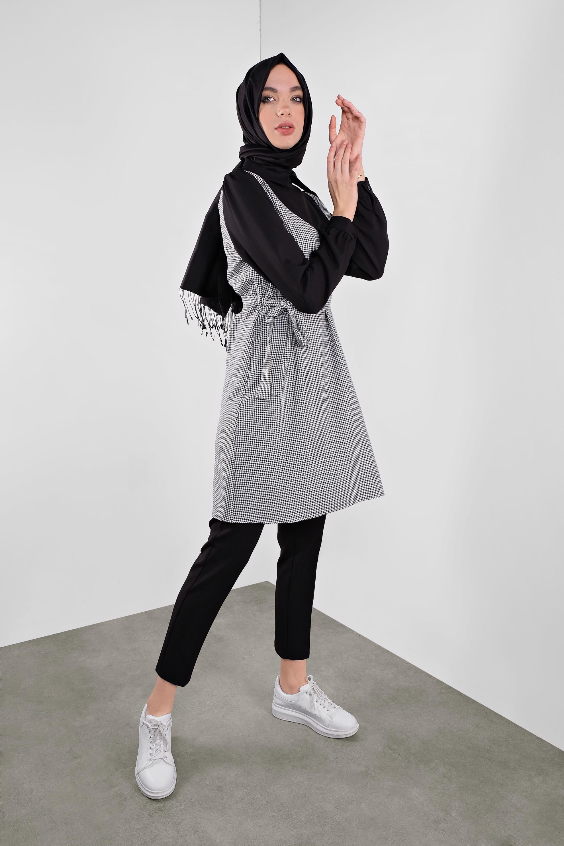 Tesettür giyim SİYAH BELİ KUŞAKLI KAZAYAĞI DESENLİ TUNİK 41135 