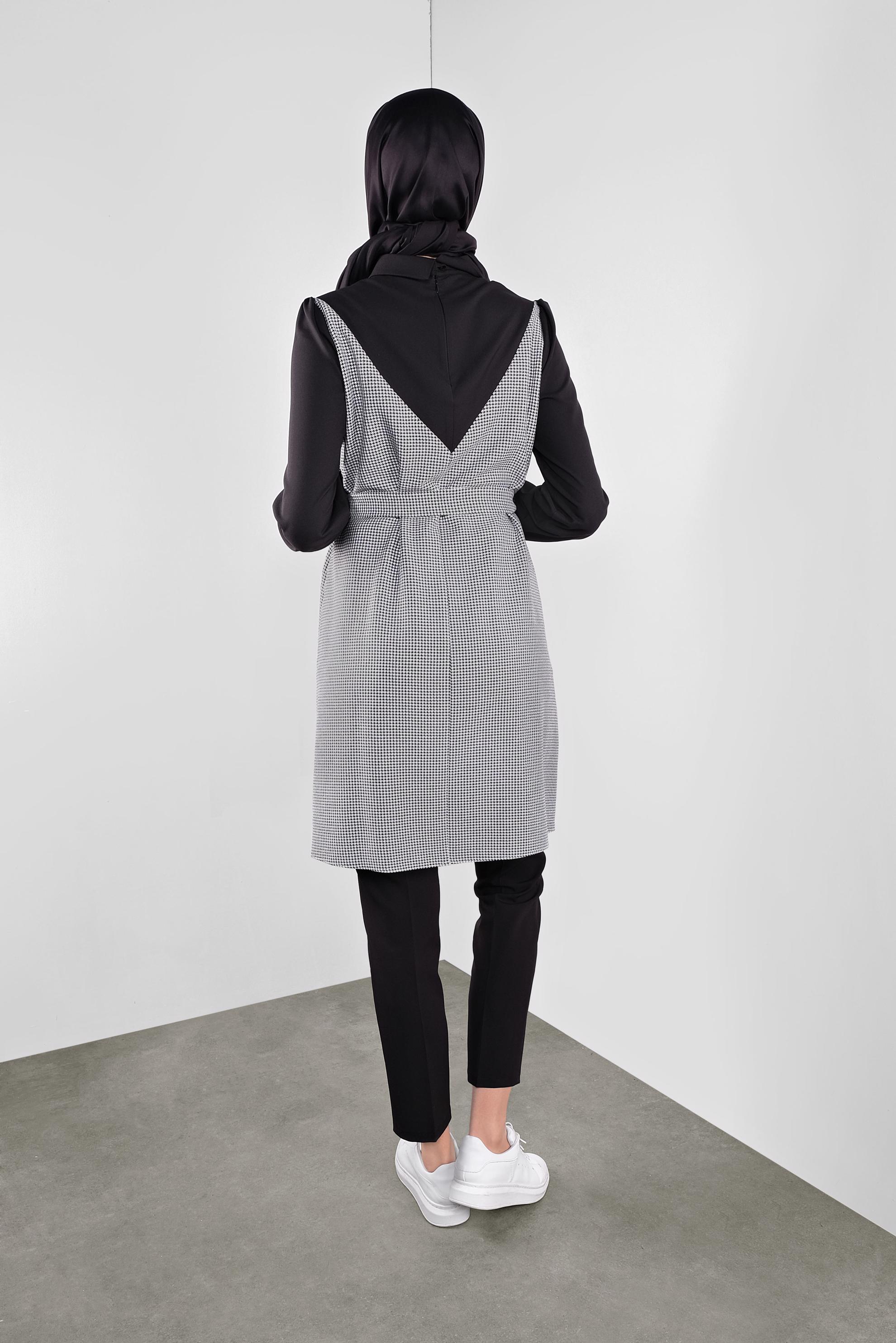 Tesettür giyim SİYAH BELİ KUŞAKLI KAZAYAĞI DESENLİ TUNİK 41135 