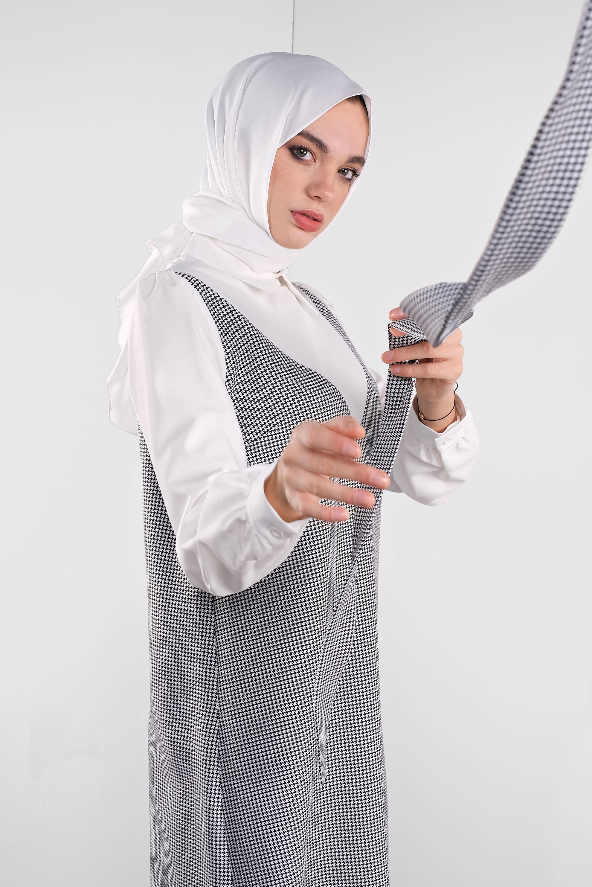 Tesettür giyim SİYAH BELİ KUŞAKLI KAZAYAĞI DESENLİ TUNİK 41135 