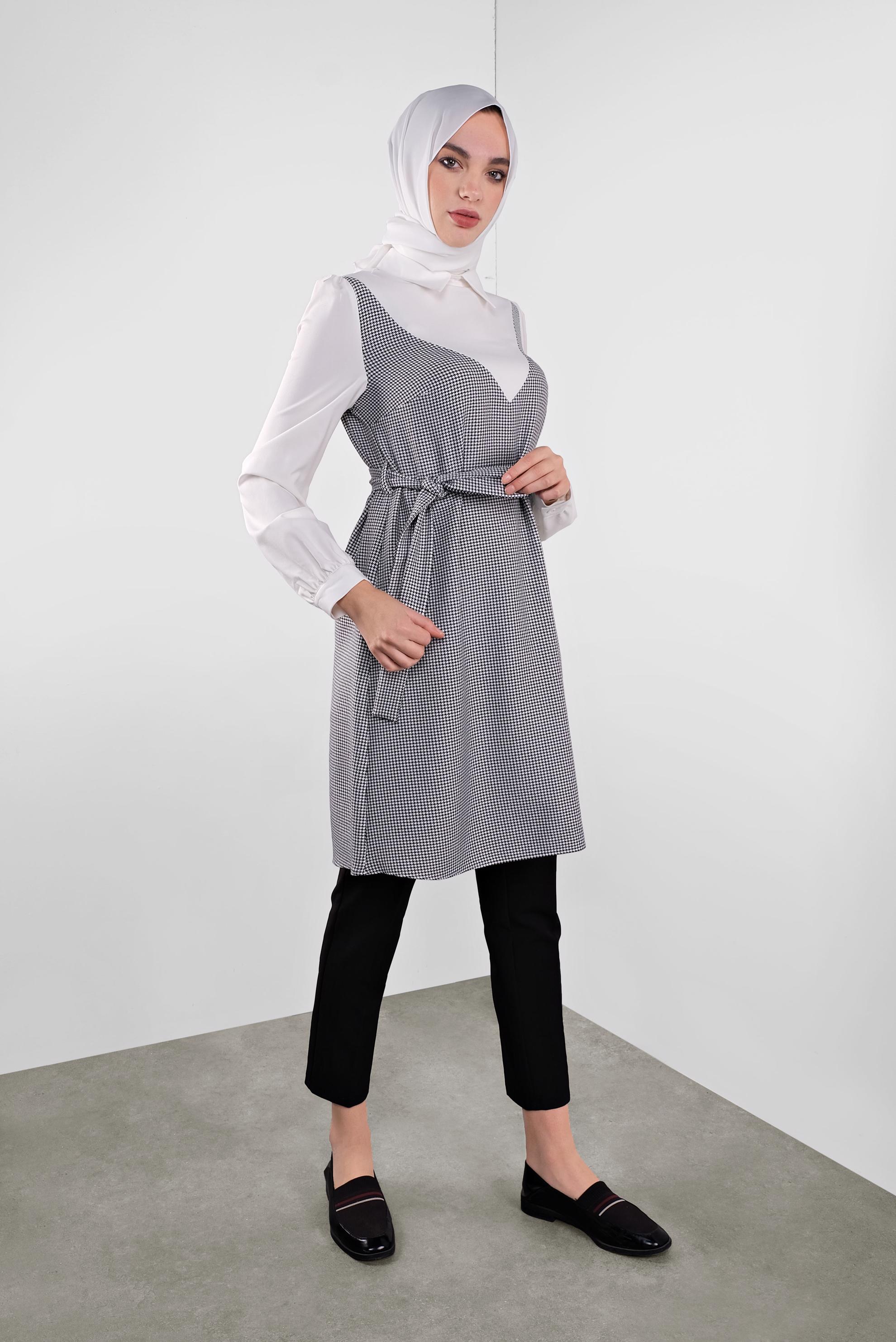 Tesettür giyim SİYAH BELİ KUŞAKLI KAZAYAĞI DESENLİ TUNİK 41135 