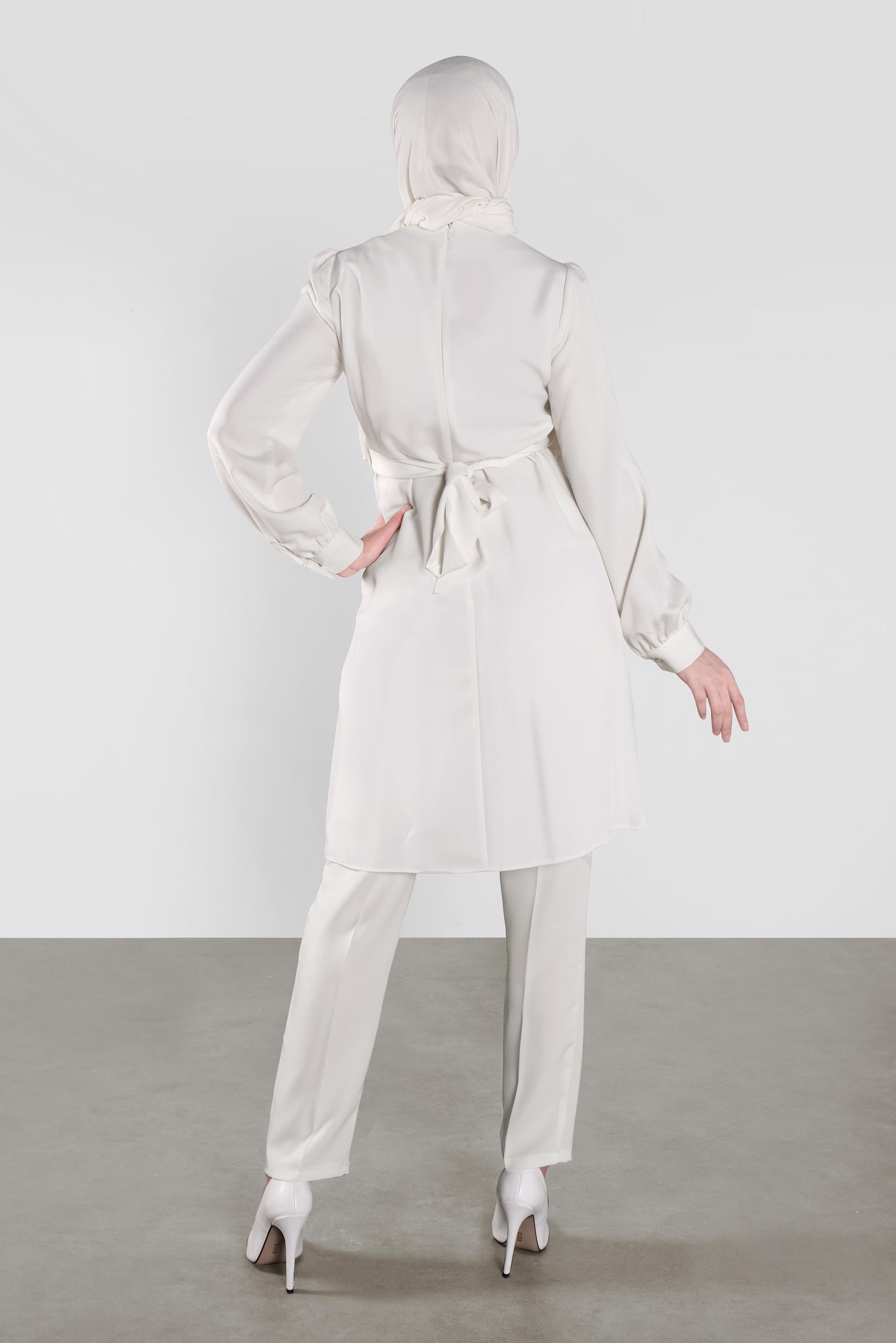 Tesettür giyim BEYAZ DÜĞMELİ KUŞAKLI TUNİK 41137 