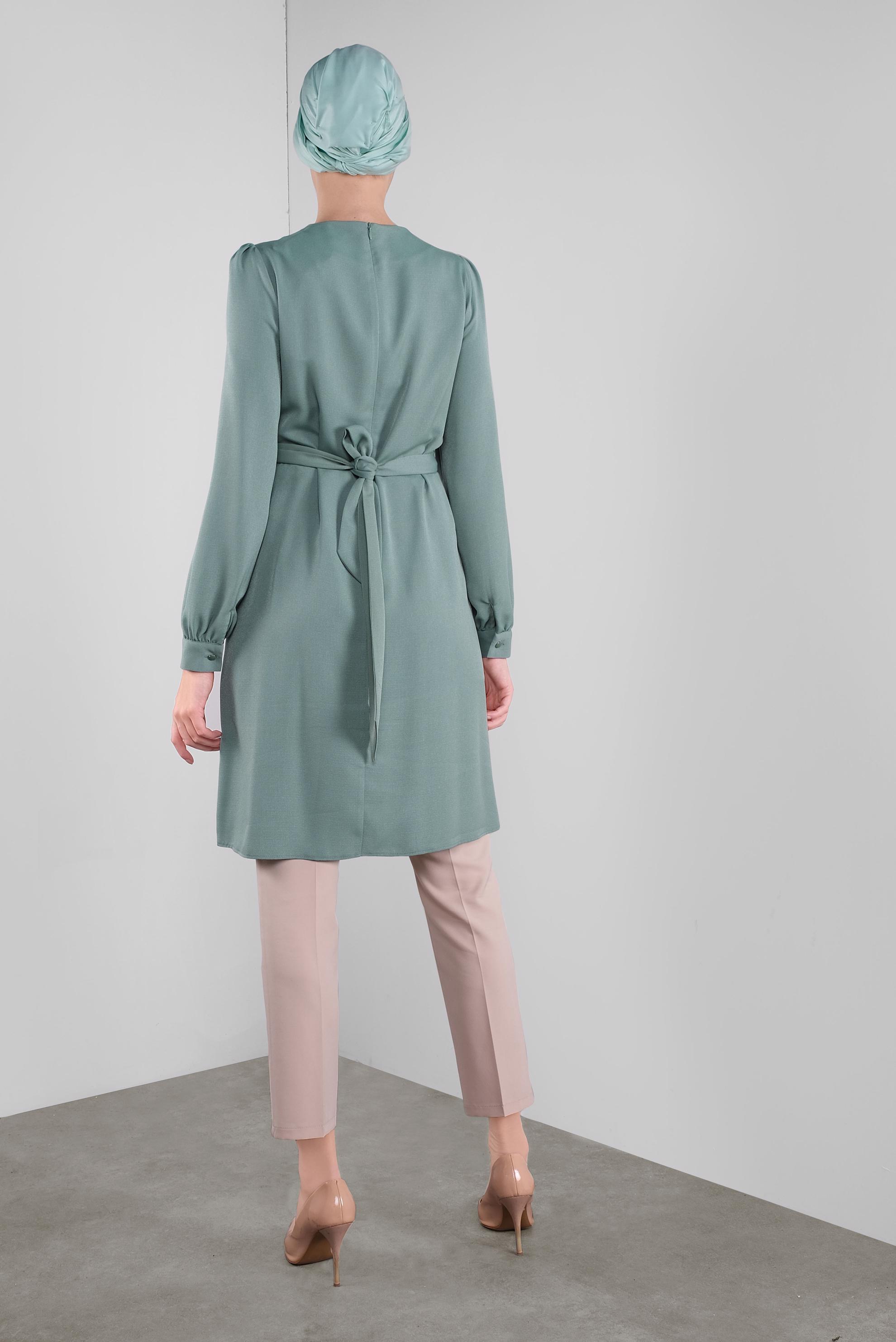 Tesettür giyim YEŞİL DÜĞMELİ KUŞAKLI TUNİK 41137 