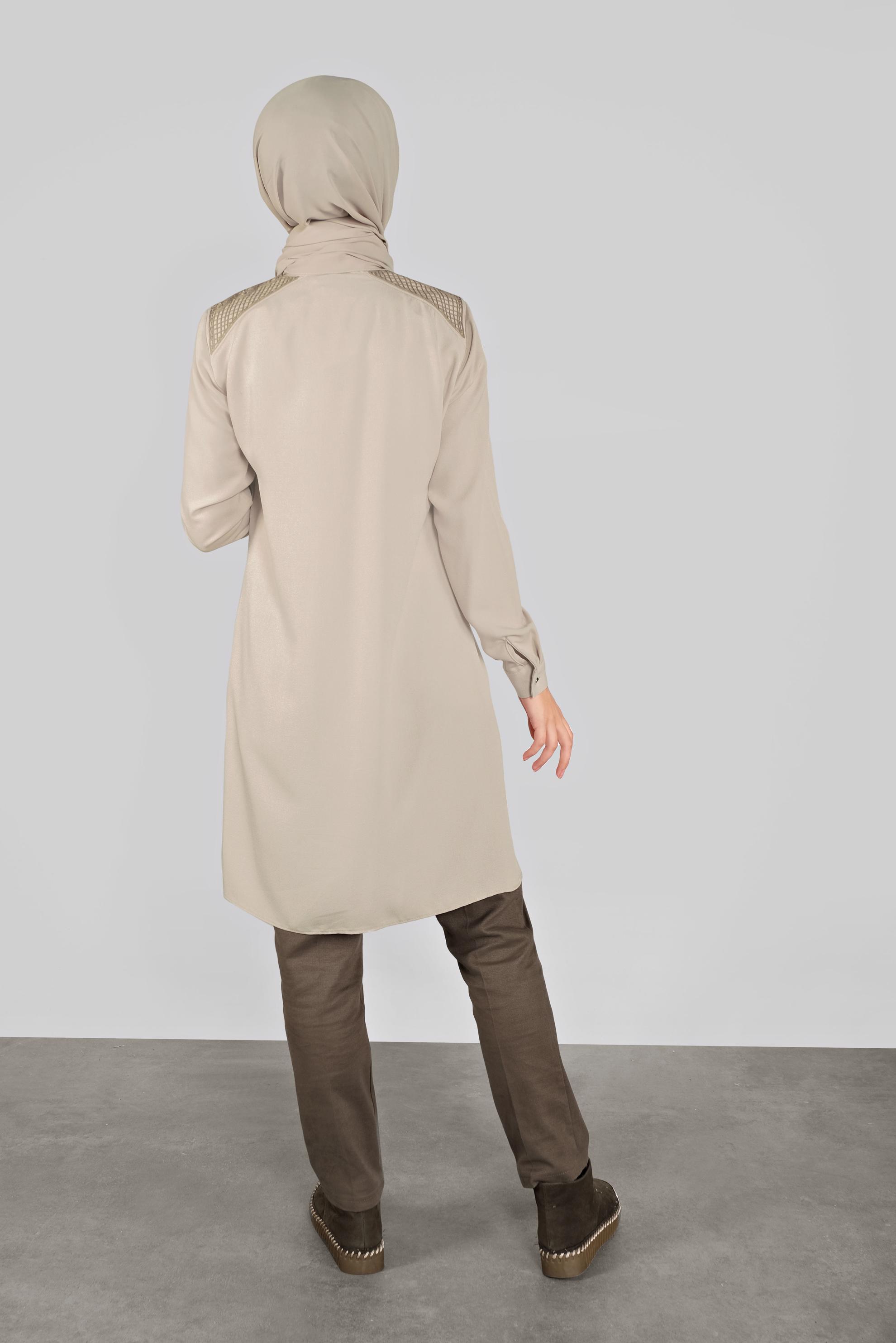 Tesettür giyim BEJ GİZLİ DÜĞMELİ NAKIŞLI TUNİK 41165 
