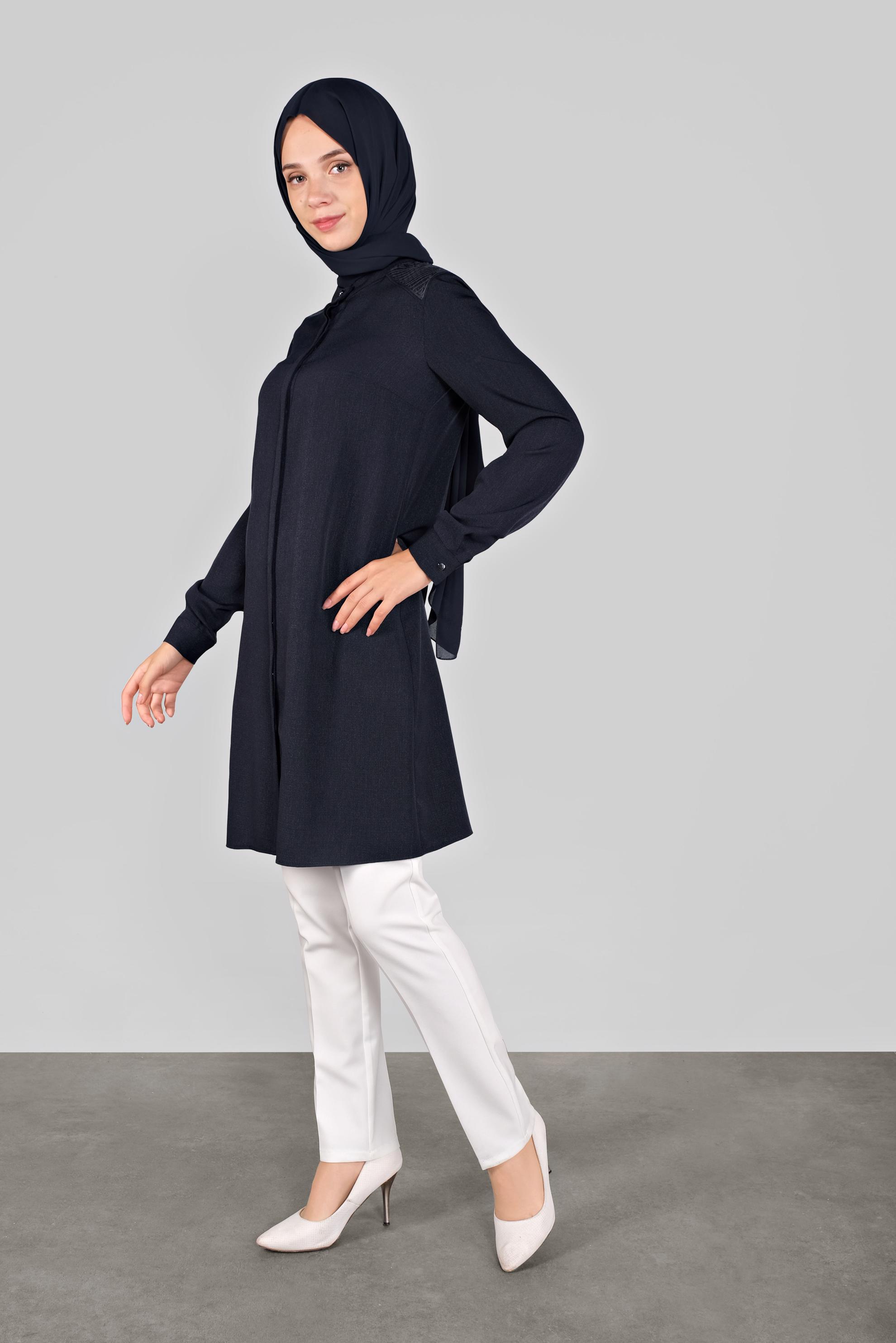 Tesettür giyim LACİVERT GİZLİ DÜĞMELİ NAKIŞLI TUNİK 41165 