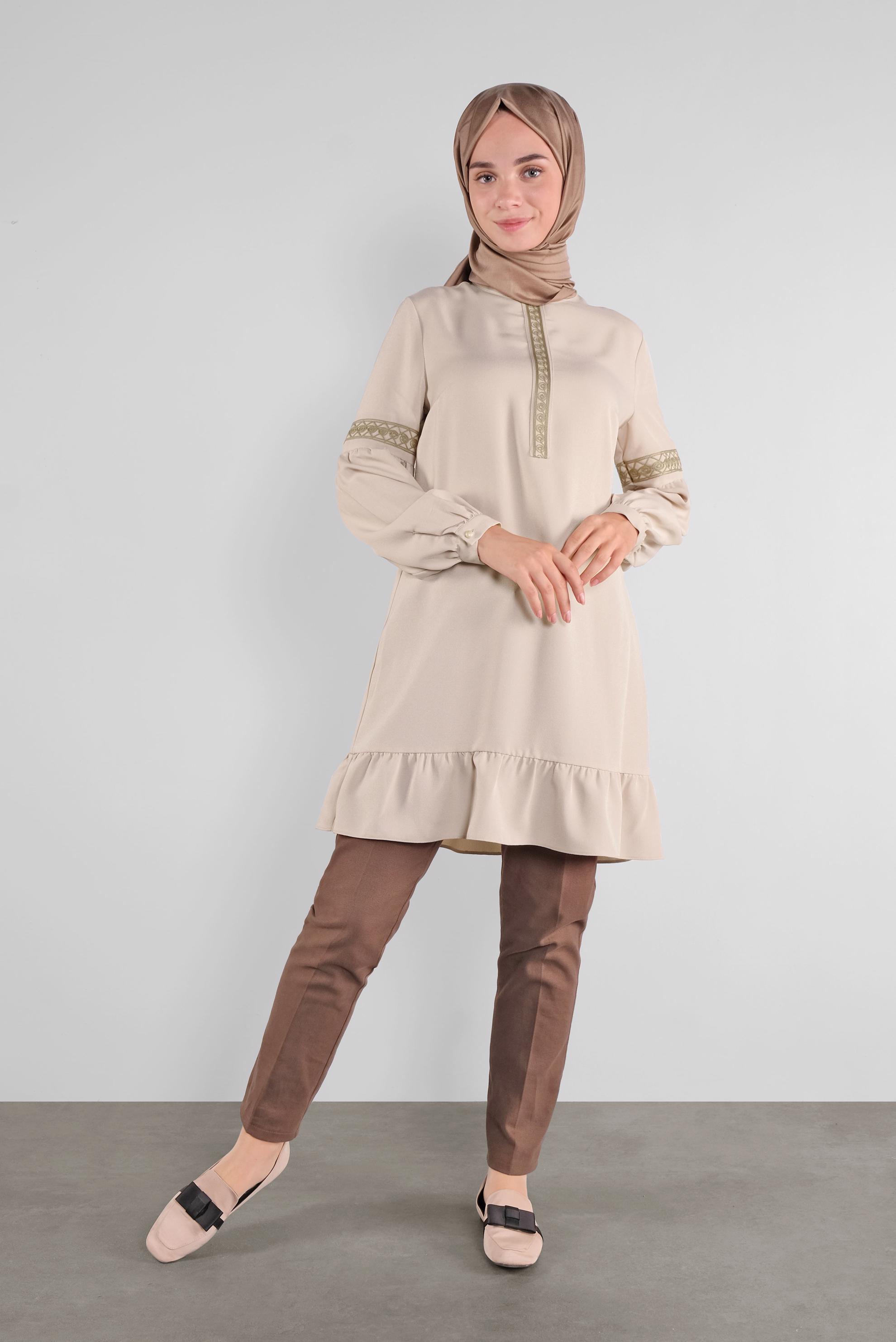 Tesettür giyim BEJ ETEK UCU FIRFIRLI TUNİK 41189