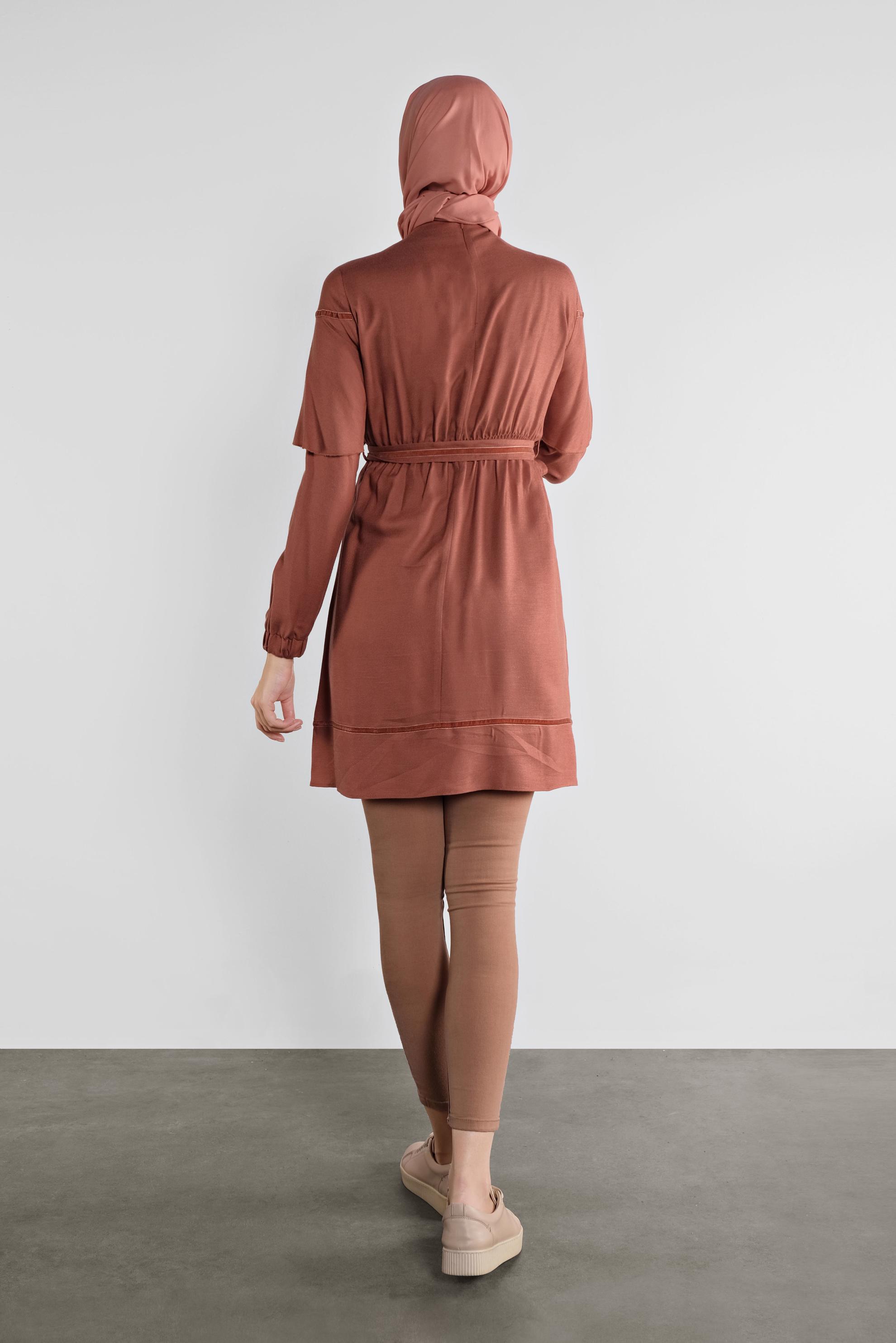 Tesettür giyim TURUNCU KUŞAKLI PÜSKÜLLÜ TUNİK 41190 