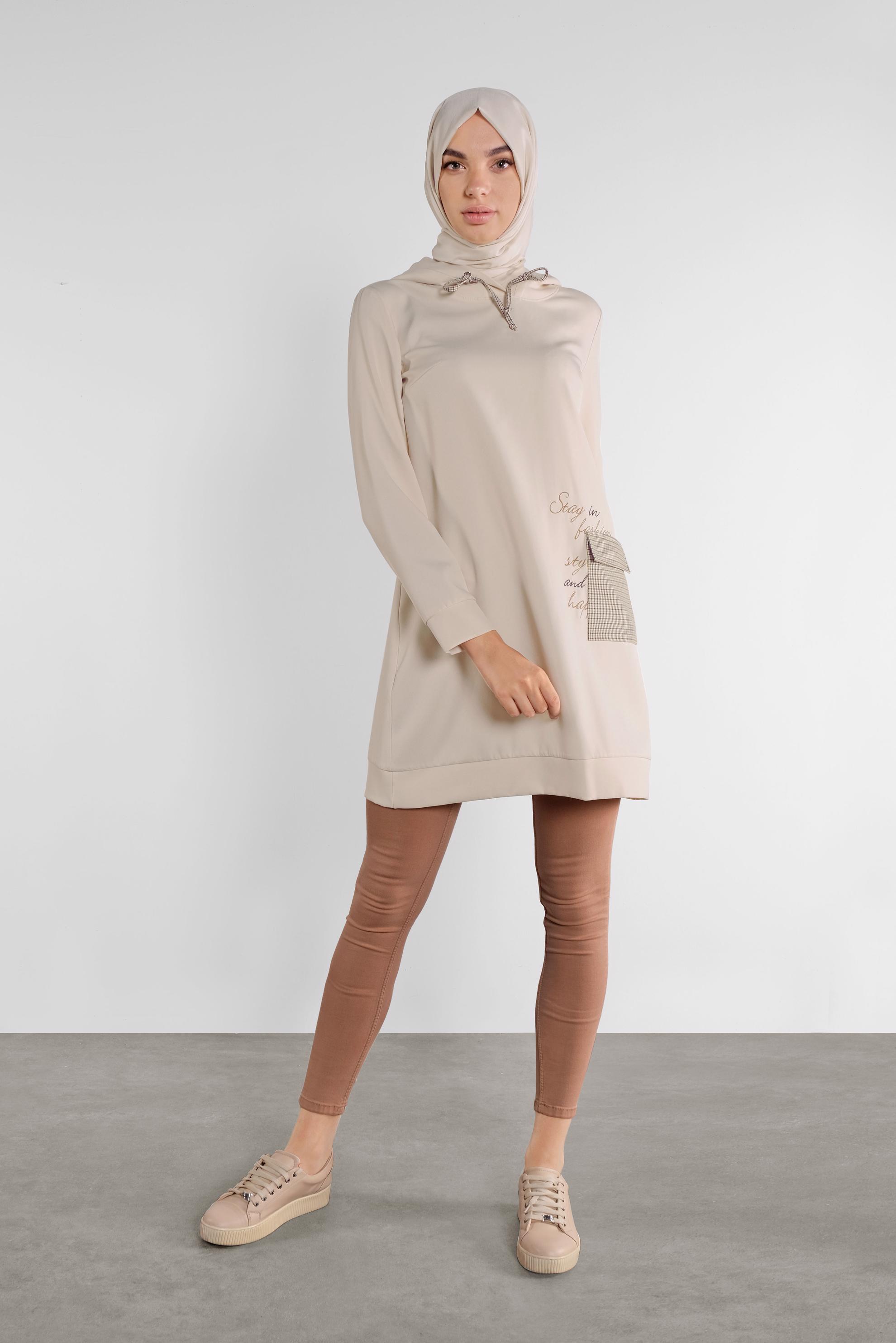 Tesettür giyim BEJ CEPLİ KAPÜŞONLU TUNİK 41192 