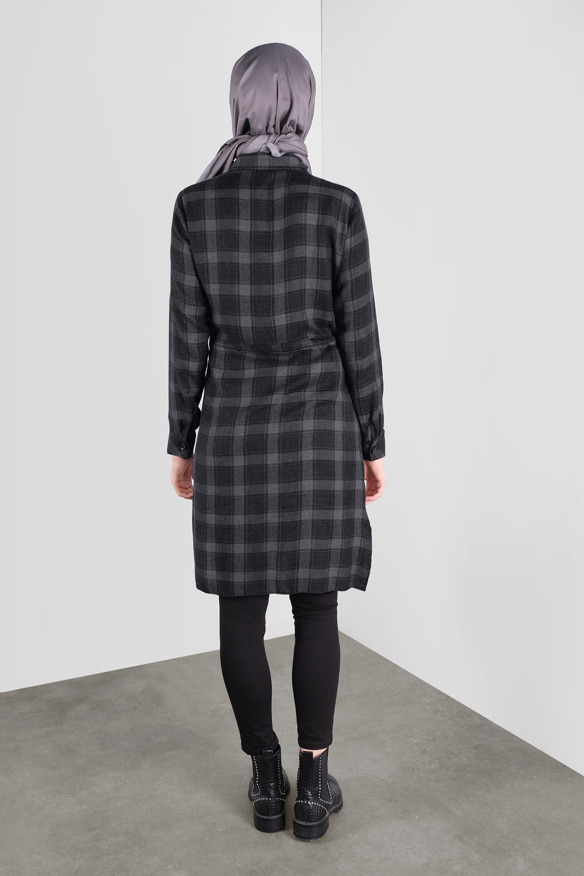 Tesettür giyim SİYAH BELİ BÜZGÜLÜ KARELİ TUNİK 41225