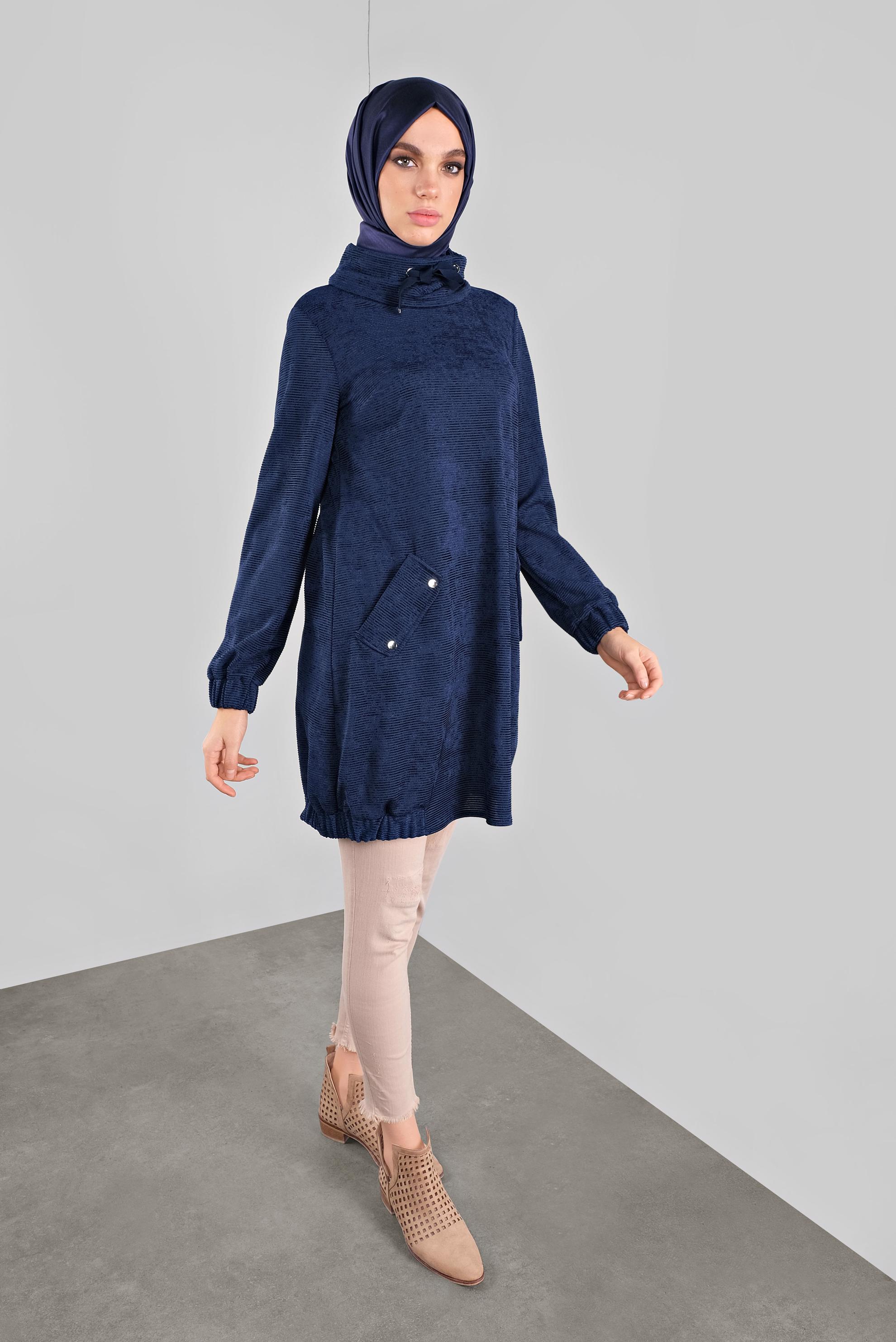 Tesettür giyim LACİVERT BOĞAZLI YAKASI BAĞCIKLI KADİFE TUNİK 41226 