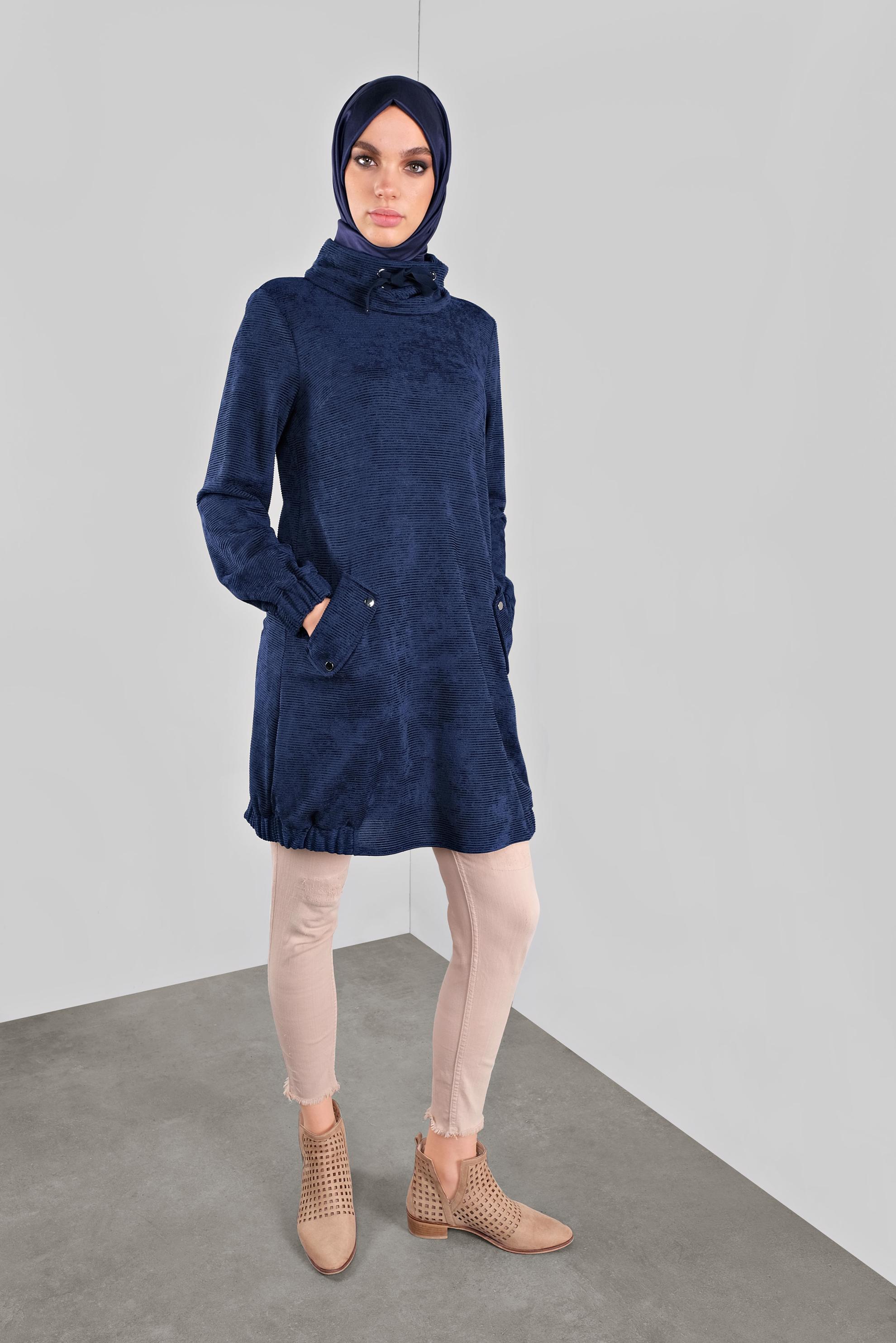 Tesettür giyim LACİVERT BOĞAZLI YAKASI BAĞCIKLI KADİFE TUNİK 41226 