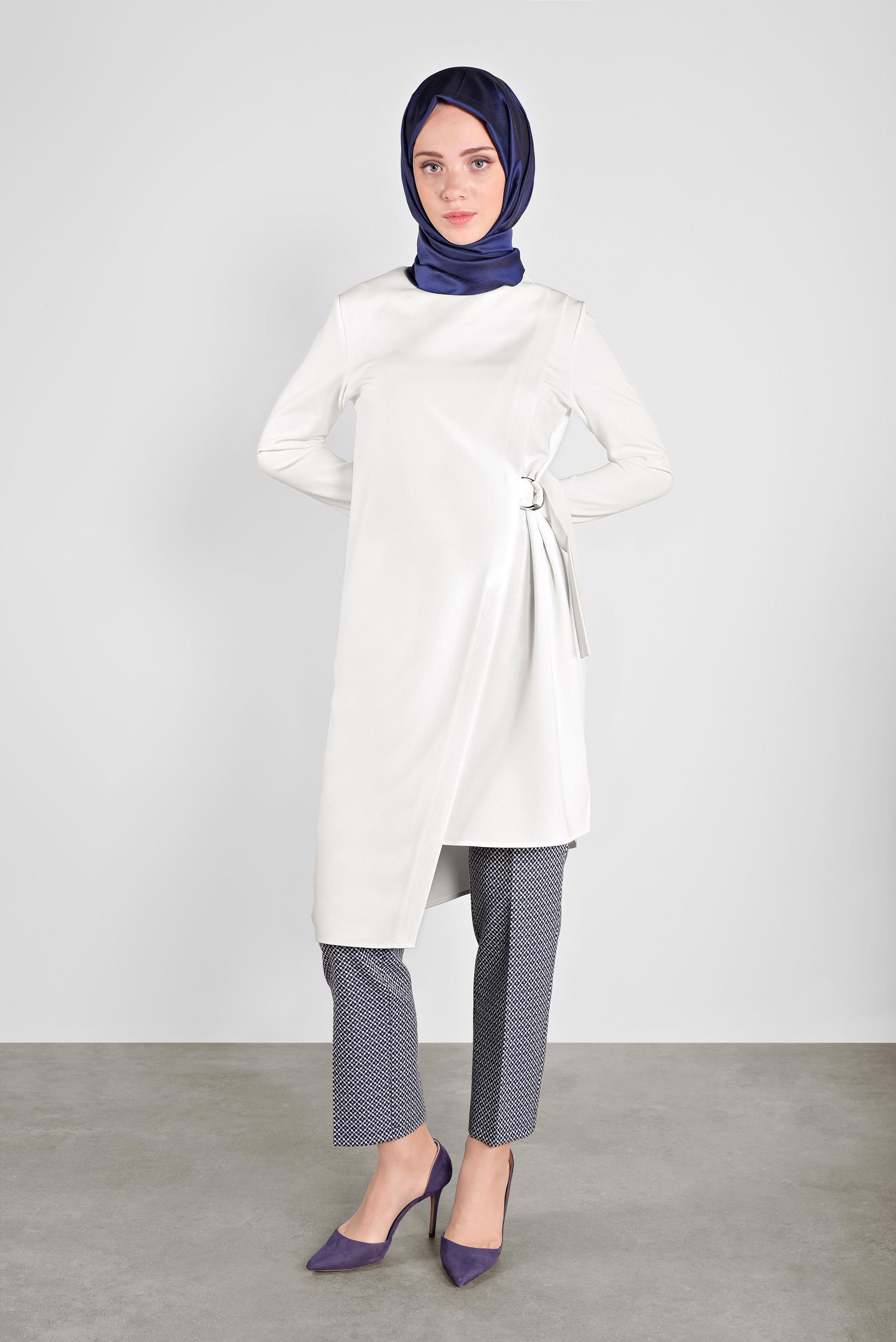 Tesettür giyim BEYAZ METAL AKSESUARLI TUNİK 41229 