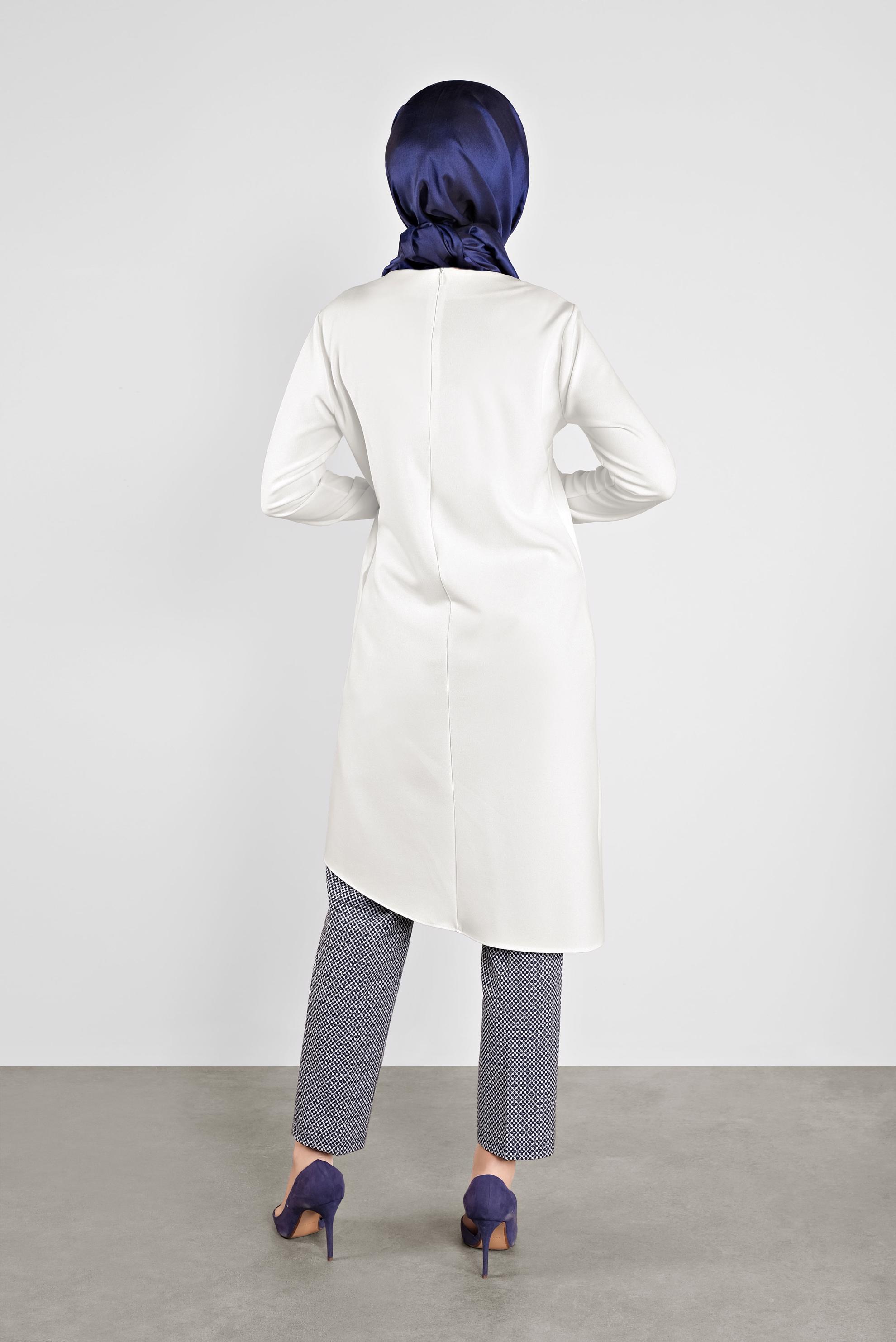 Tesettür giyim BEYAZ METAL AKSESUARLI TUNİK 41229 