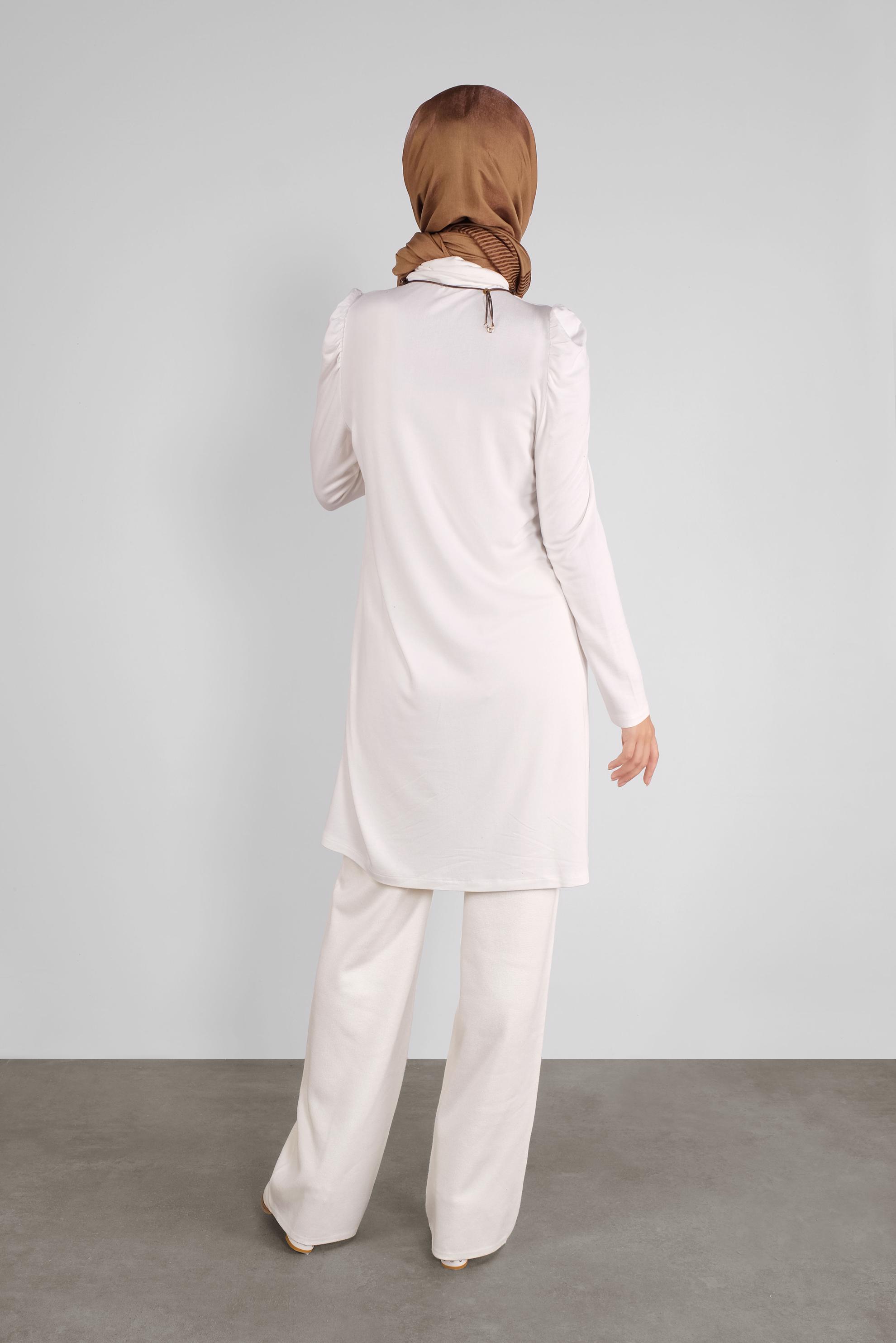 Tesettür giyim BEYAZ OMUZLARI VOLANLI BOĞAZLI TUNİK 41233 