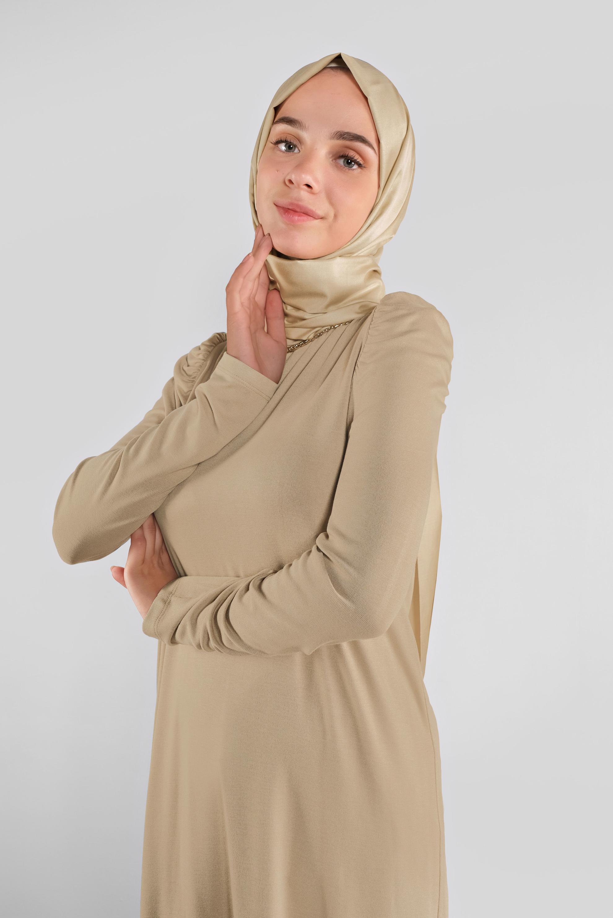 Tesettür giyim BEJ OMUZLARI VOLANLI BOĞAZLI TUNİK 41233 