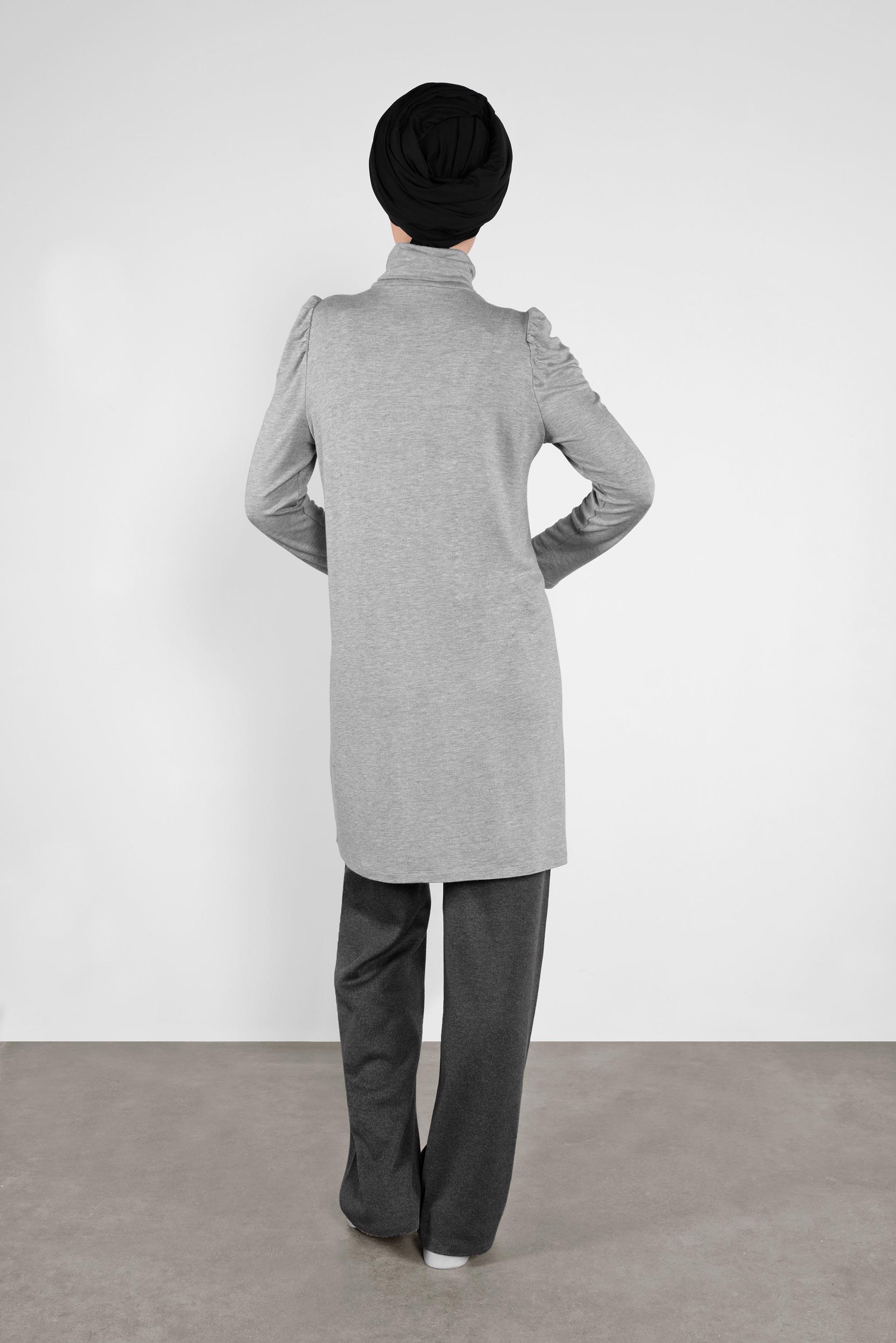 Tesettür giyim GRİ OMUZLARI VOLANLI BOĞAZLI TUNİK 41233 