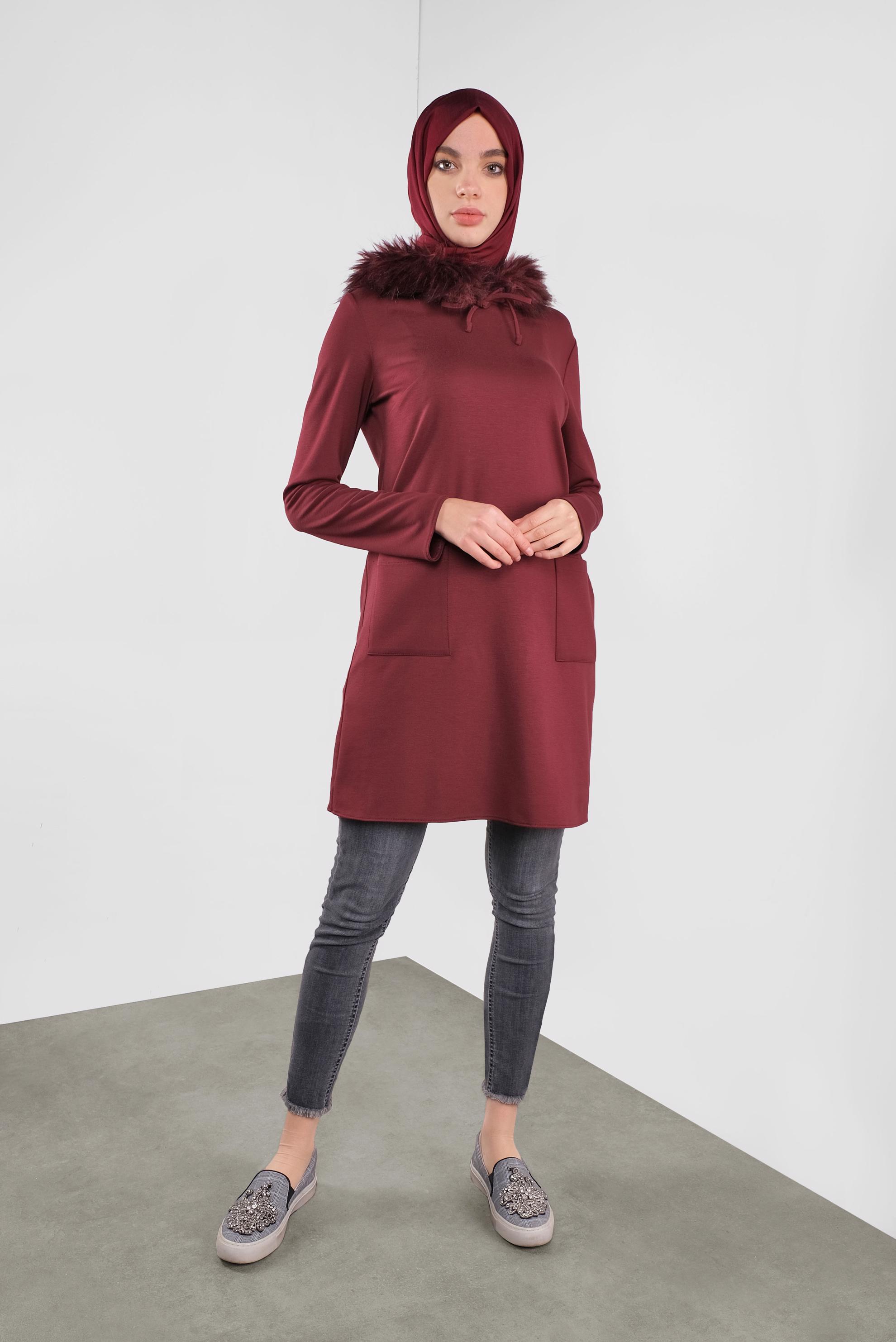 Tesettür giyim BORDO KAPÜŞONU KÜRKLÜ BAĞCIKLI TUNİK 41292