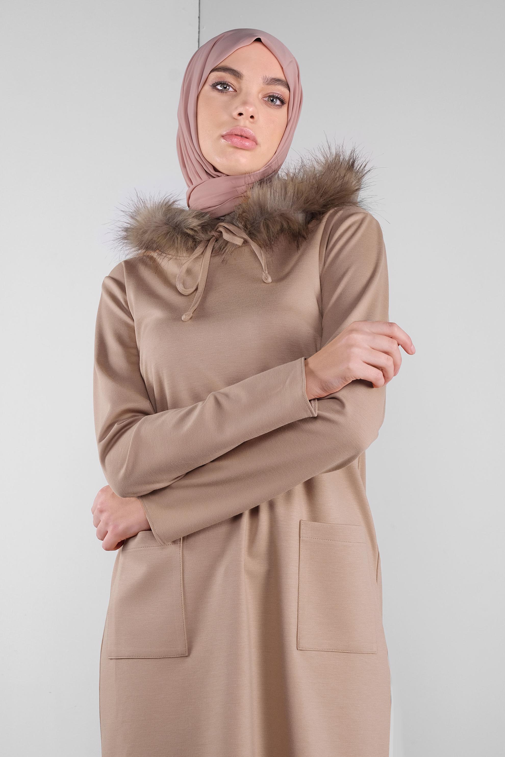 Tesettür giyim BEJ KAPÜŞONU KÜRKLÜ BAĞCIKLI TUNİK 41292