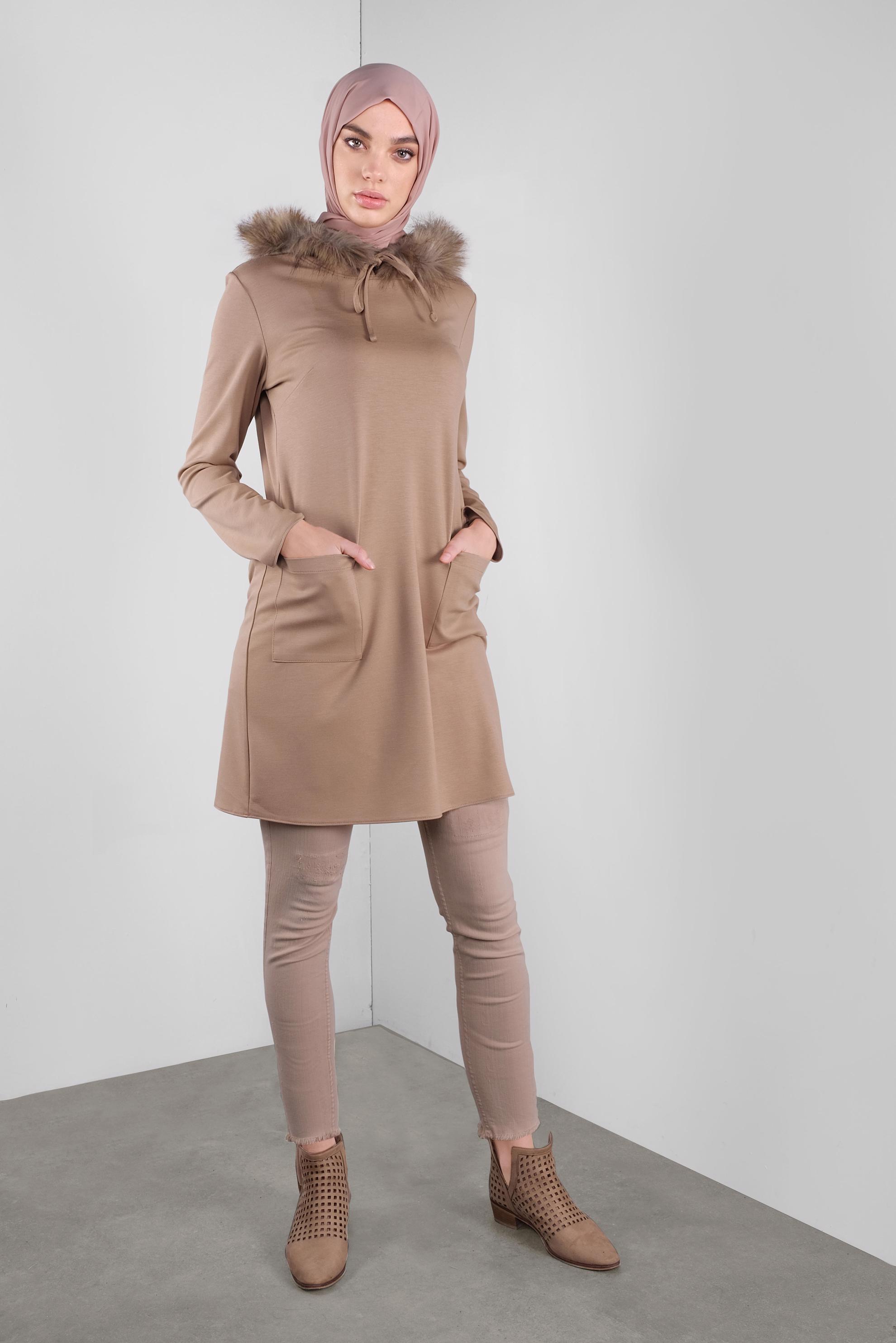 Tesettür giyim BEJ KAPÜŞONU KÜRKLÜ BAĞCIKLI TUNİK 41292