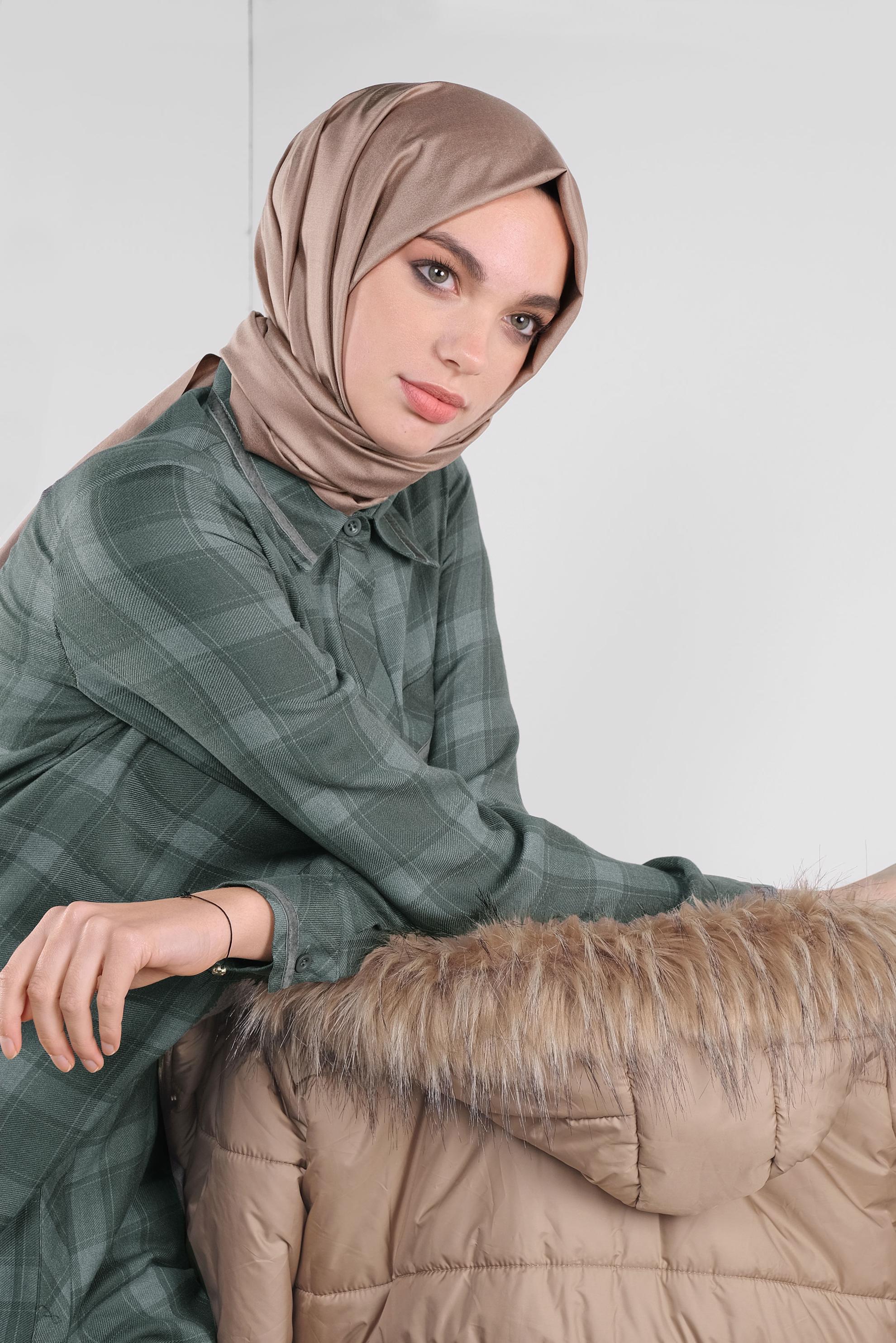 Tesettür giyim YEŞİL KARELİ GİZLİ DÜĞMELİ TUNİK 41295 