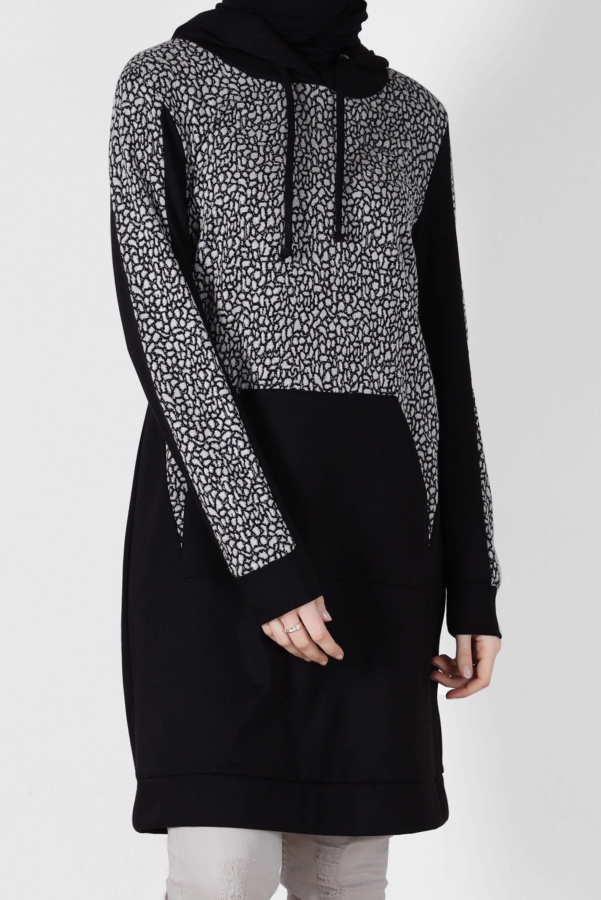 Tesettür giyim SİYAH KAPÜŞONLU DESENLİ TUNİK 41301 