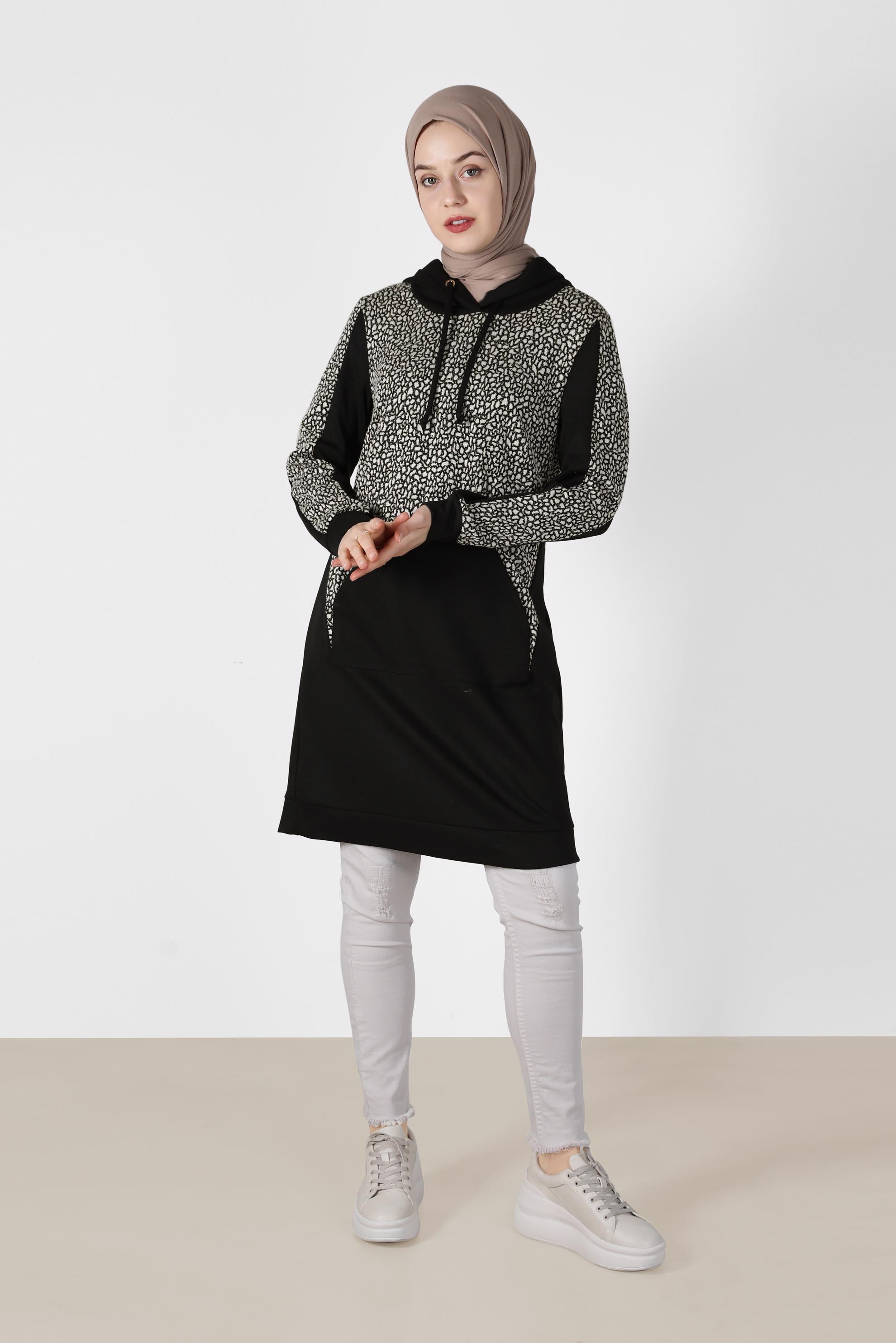 Tesettür giyim SİYAH KAPÜŞONLU DESENLİ TUNİK 41301 