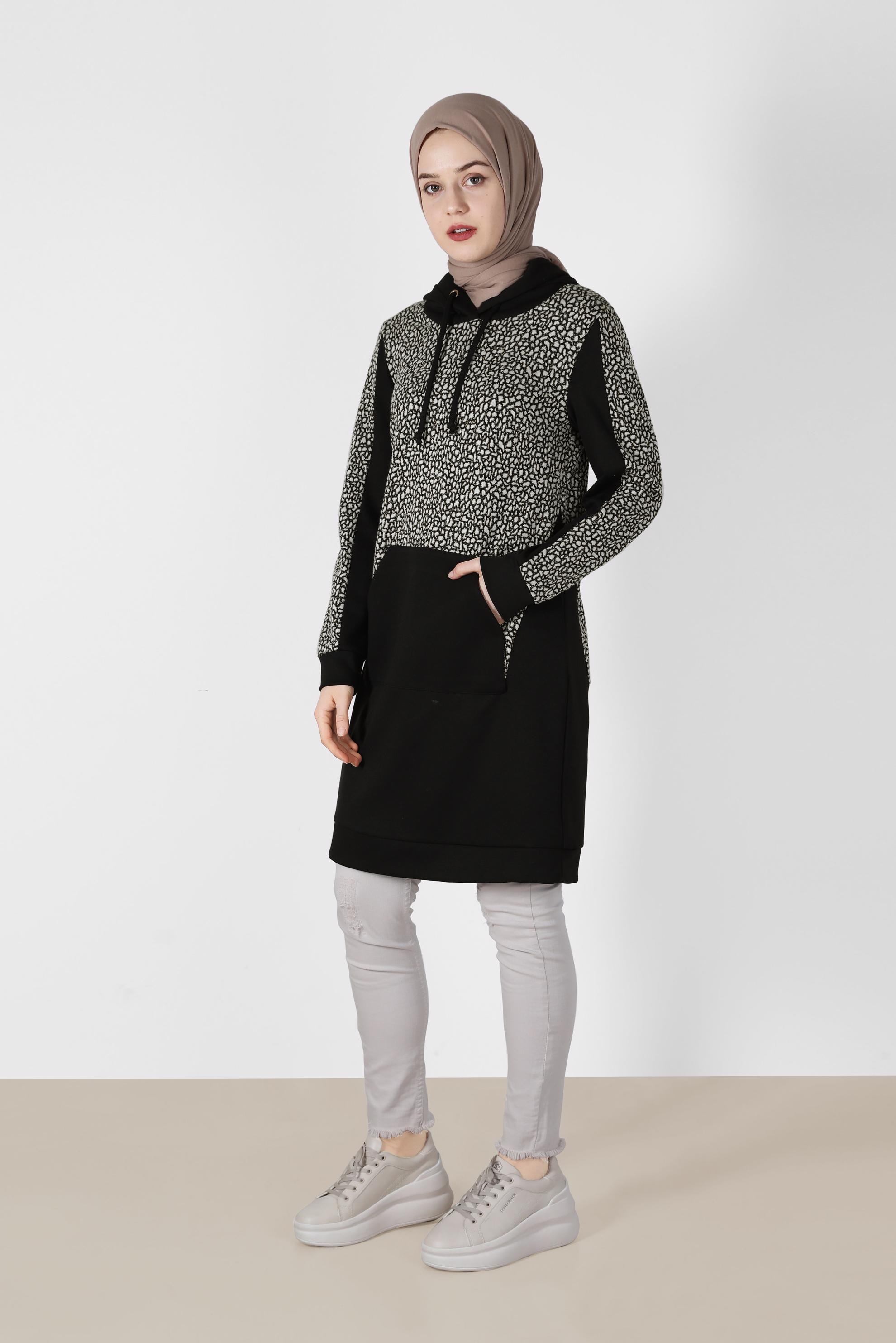 Tesettür giyim SİYAH KAPÜŞONLU DESENLİ TUNİK 41301 
