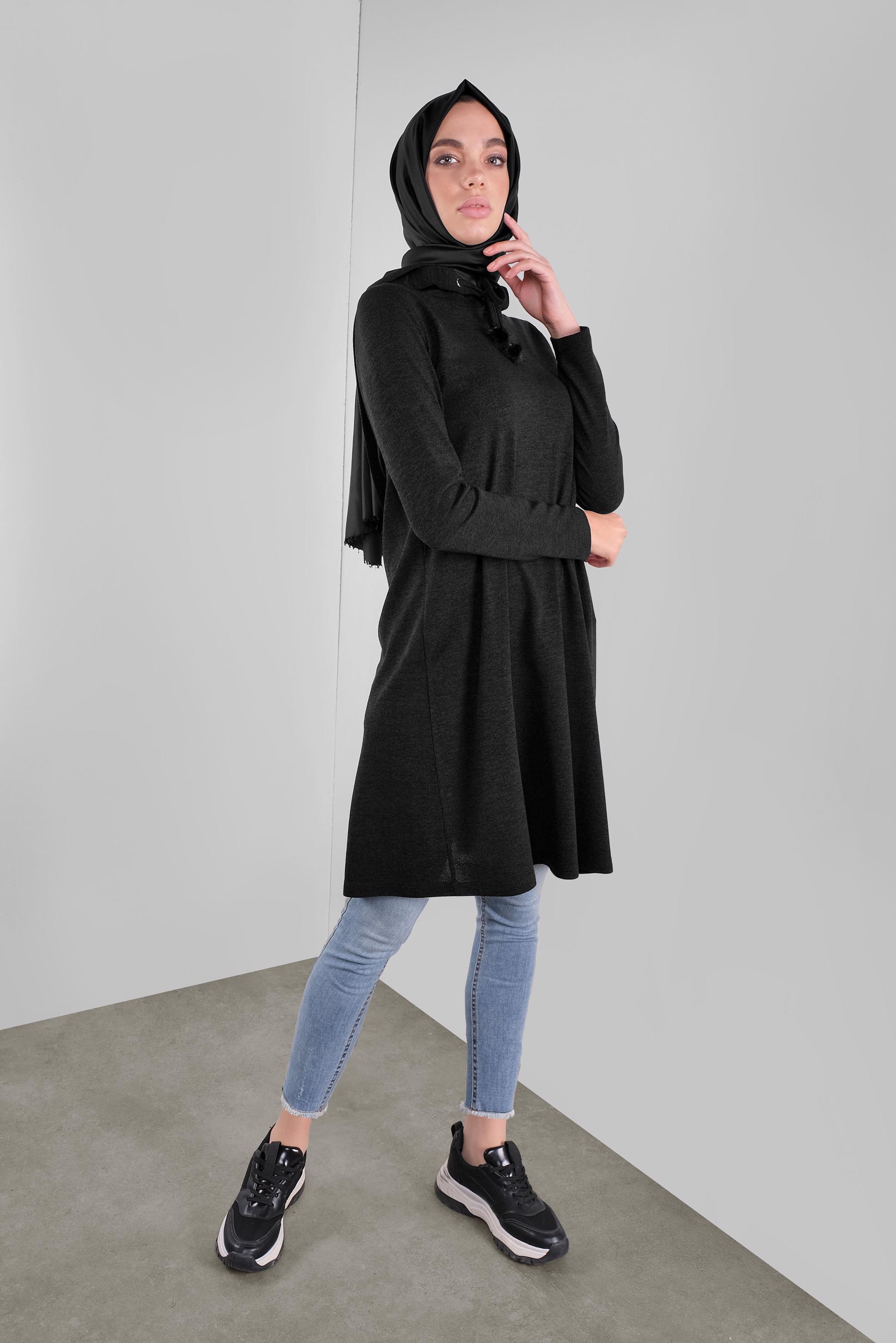 Tesettür giyim SİYAH KAPÜŞONLU BAĞCIKLARI TÜYLÜ TRİKO TUNİK 41303