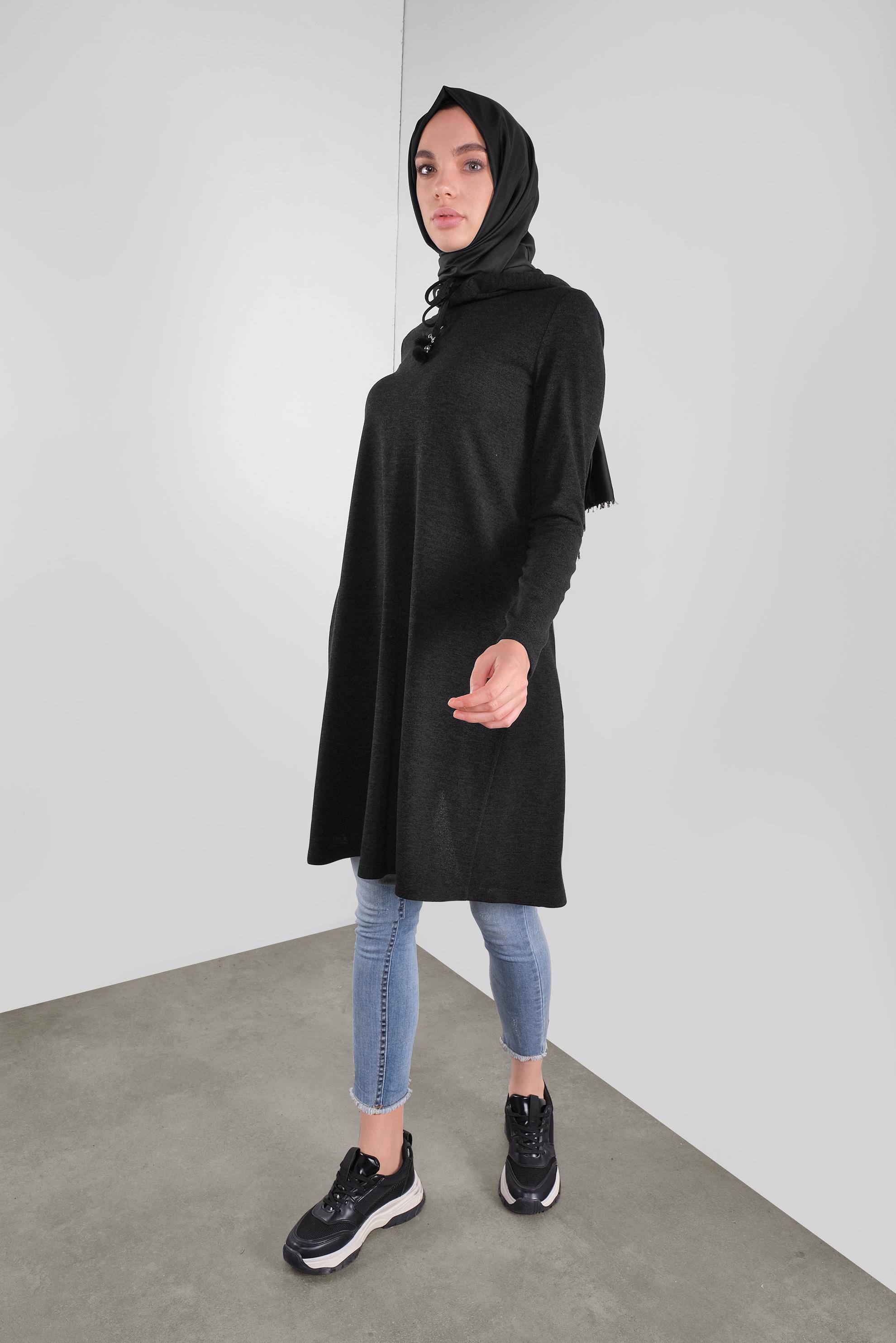 Tesettür giyim SİYAH KAPÜŞONLU BAĞCIKLARI TÜYLÜ TRİKO TUNİK 41303
