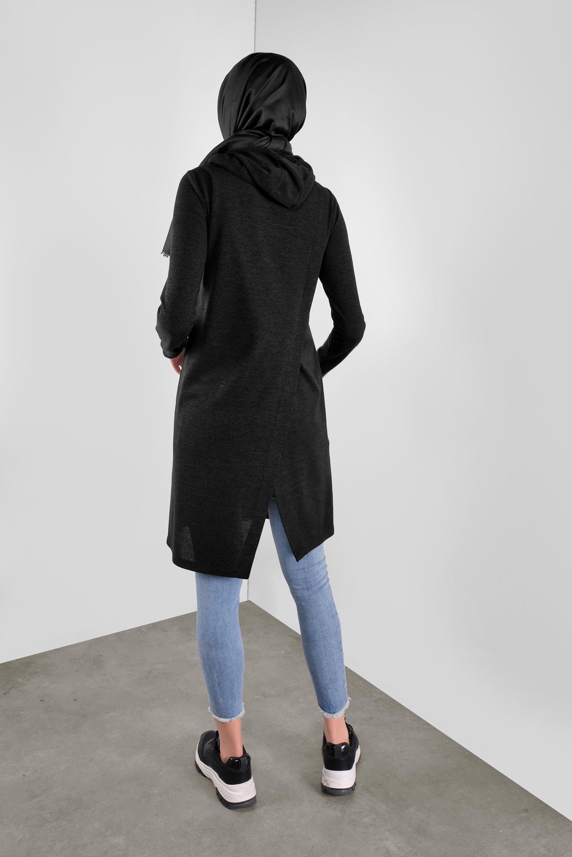 Tesettür giyim SİYAH KAPÜŞONLU BAĞCIKLARI TÜYLÜ TRİKO TUNİK 41303