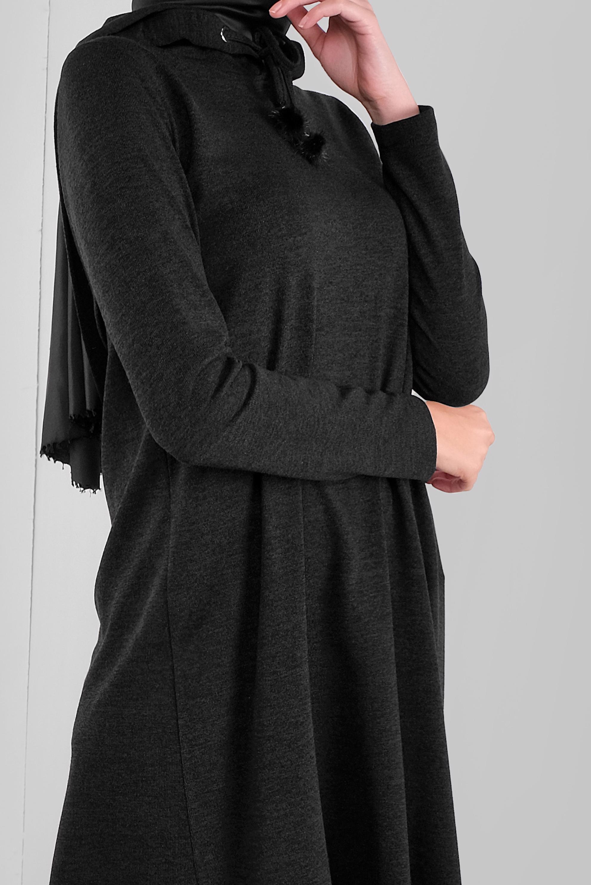 Tesettür giyim SİYAH KAPÜŞONLU BAĞCIKLARI TÜYLÜ TRİKO TUNİK 41303