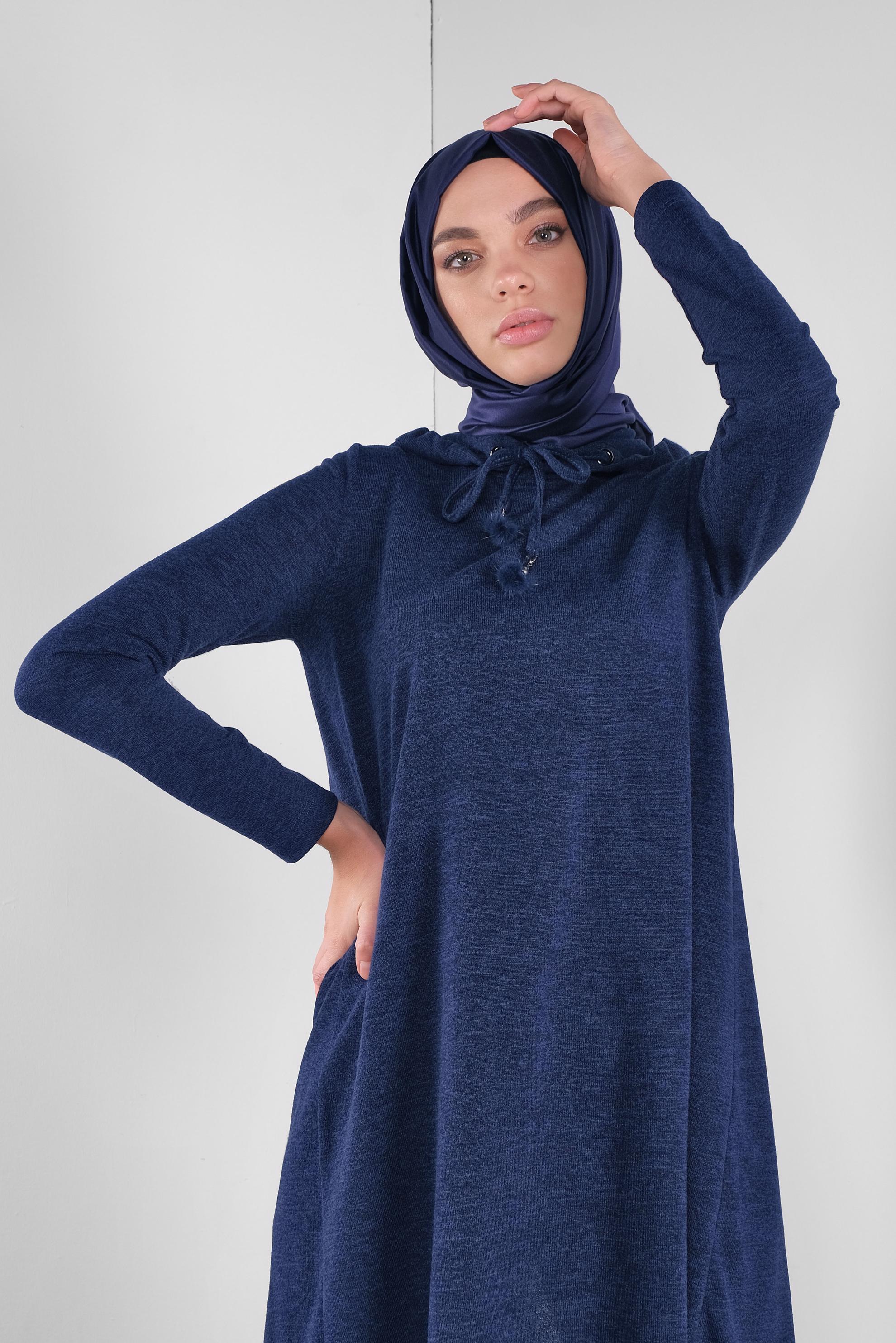 Tesettür giyim LACİVERT KAPÜŞONLU BAĞCIKLARI TÜYLÜ TRİKO TUNİK 41303