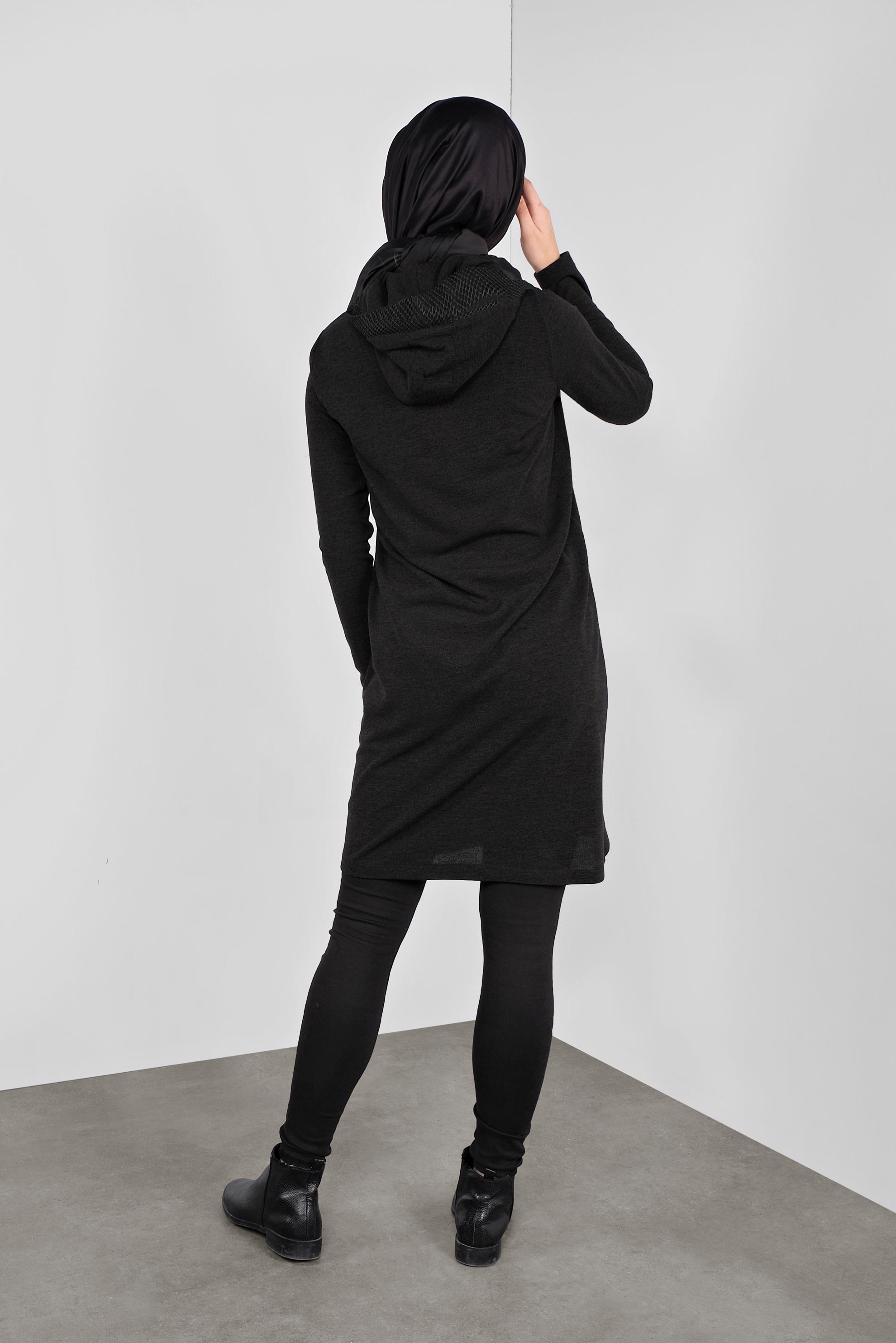 Tesettür giyim SİYAH KAPÜŞONLU FİLE DETAYLI TUNİK 41307