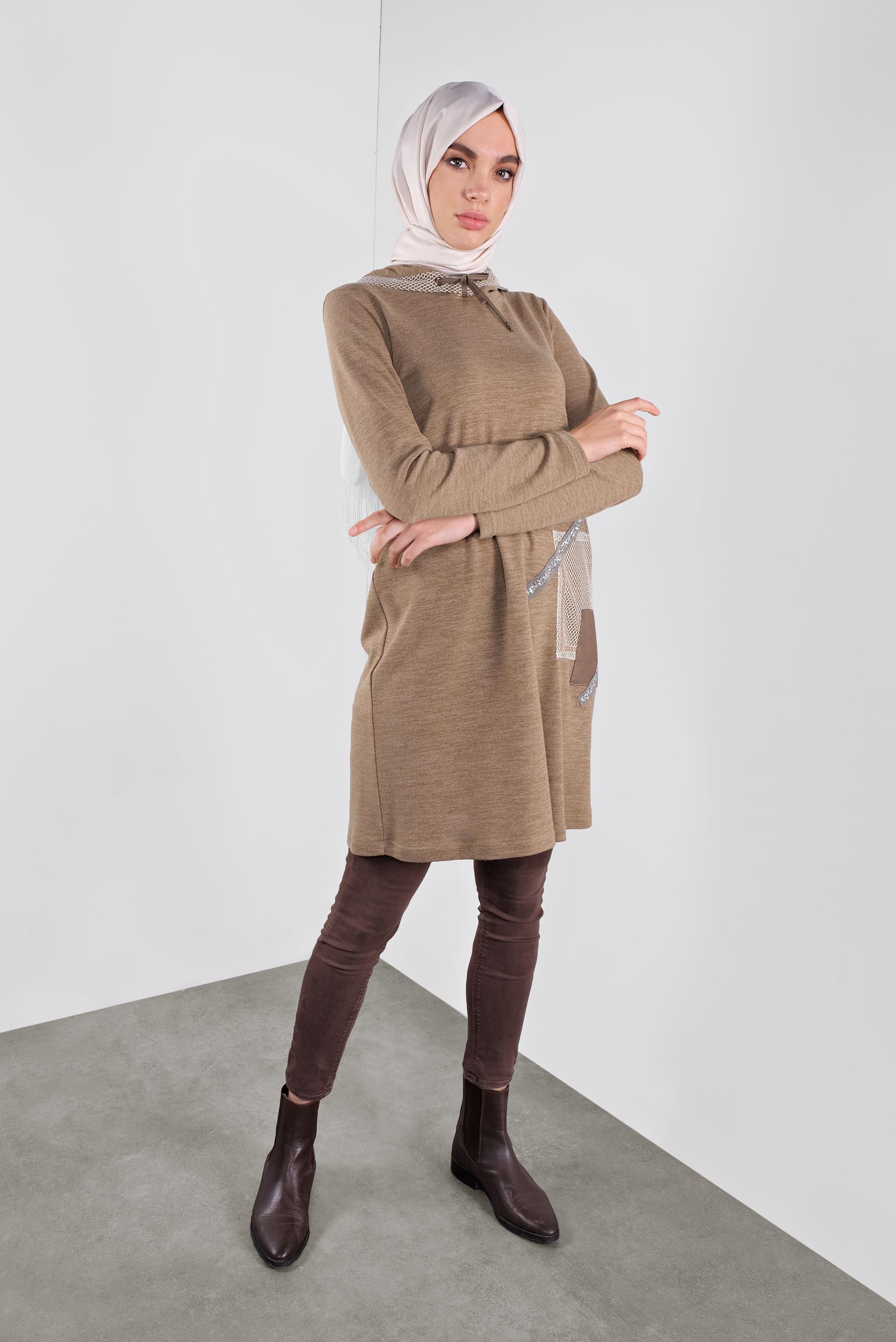 Tesettür giyim KAHVE KAPÜŞONLU FİLE DETAYLI TUNİK 41307