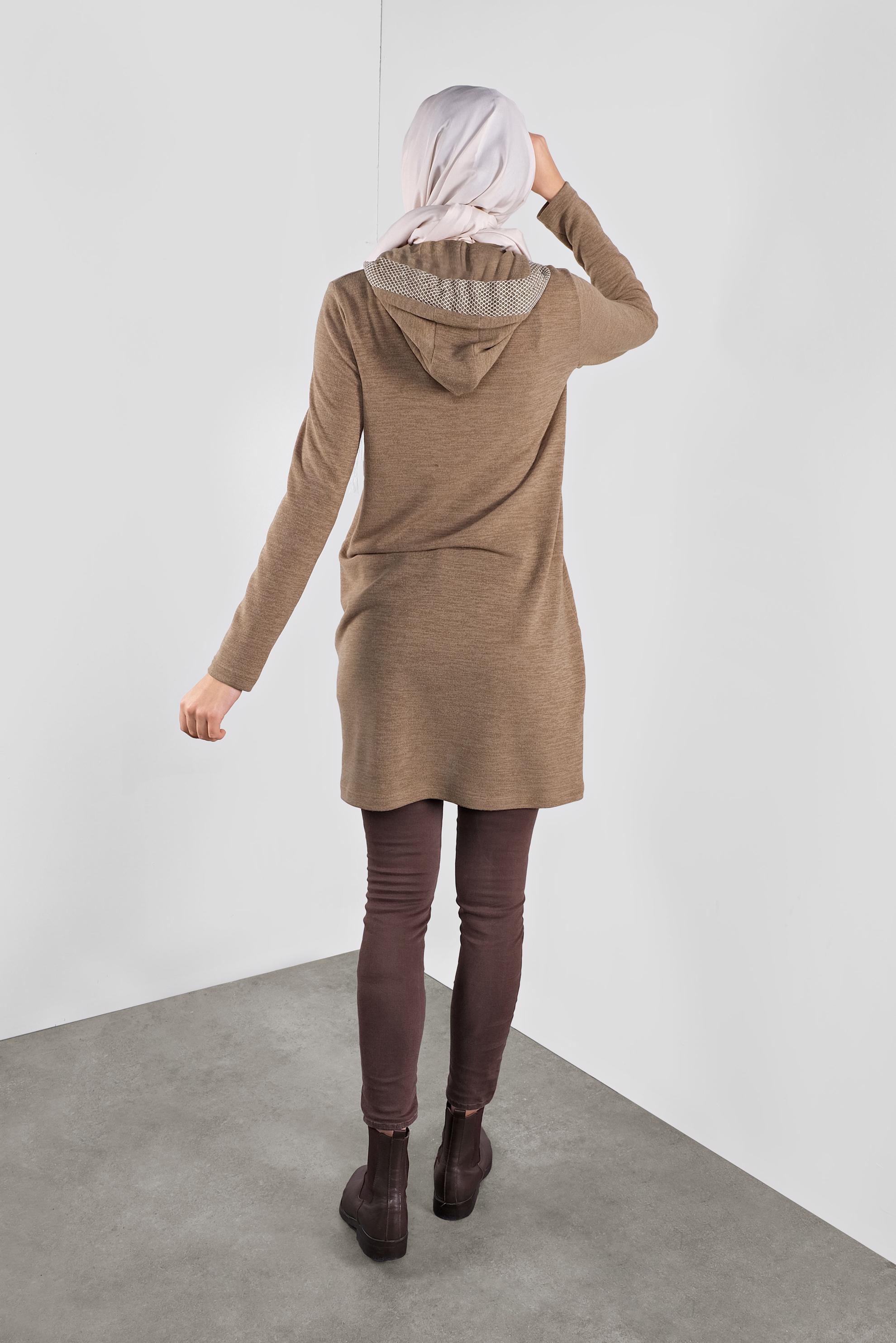 Tesettür giyim KAHVE KAPÜŞONLU FİLE DETAYLI TUNİK 41307
