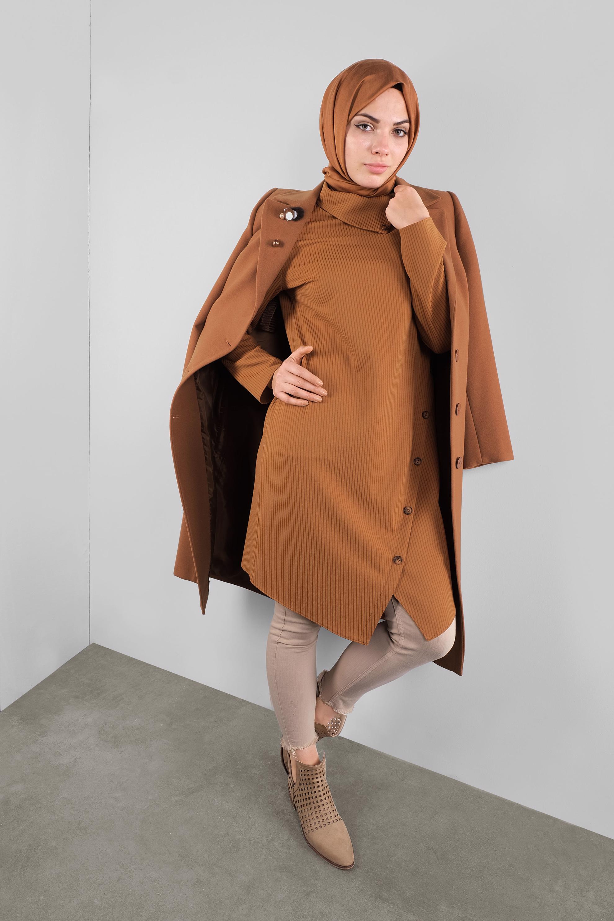 Tesettür giyim KAHVE DÜĞME DETAYLI ASİMETRİK KESİM TUNİK 41312