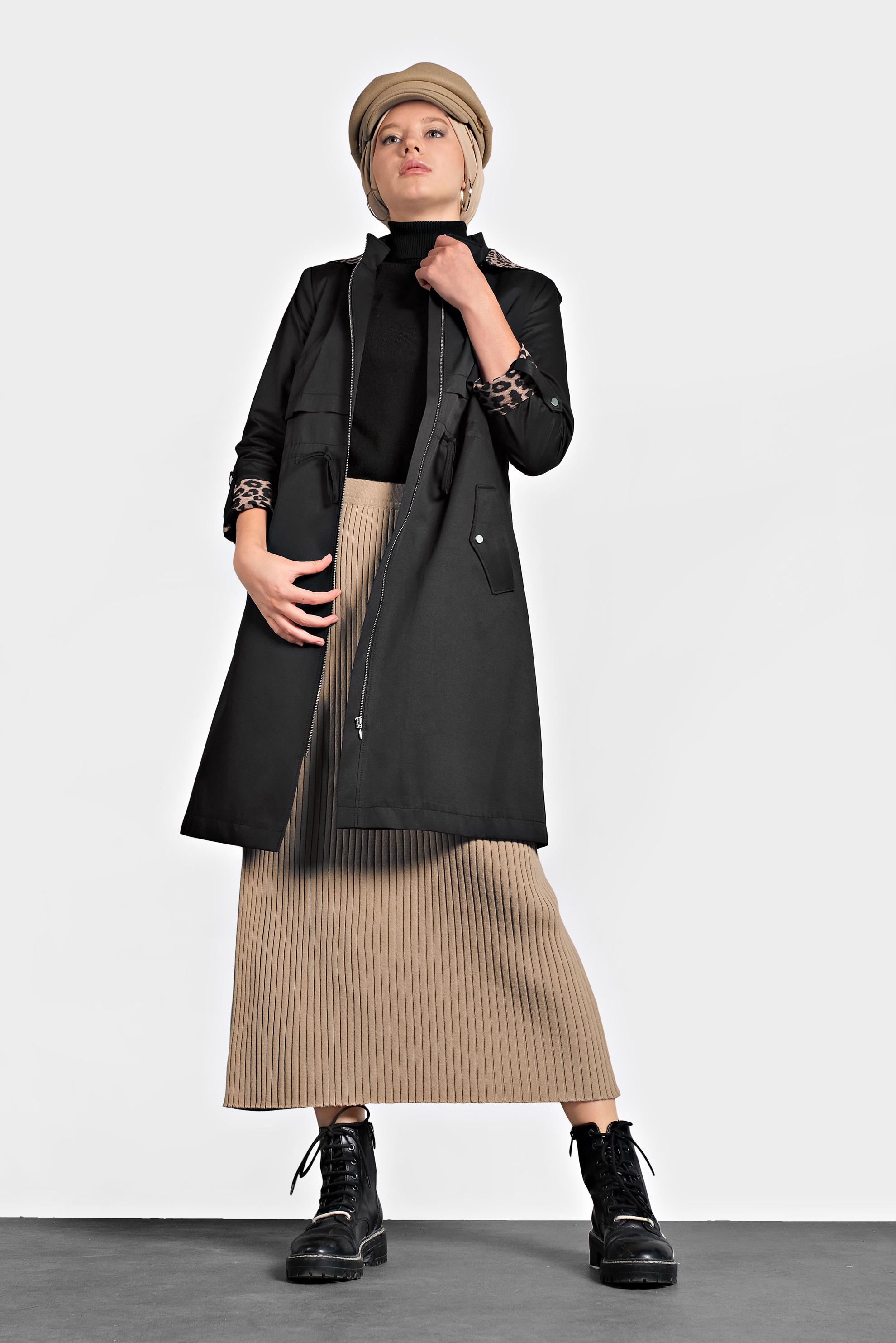 Tesettür giyim SİYAH BELİ BÜZGÜLÜ FERMUARLI LEOPAR DESENLİ TRENÇKOT 10124 