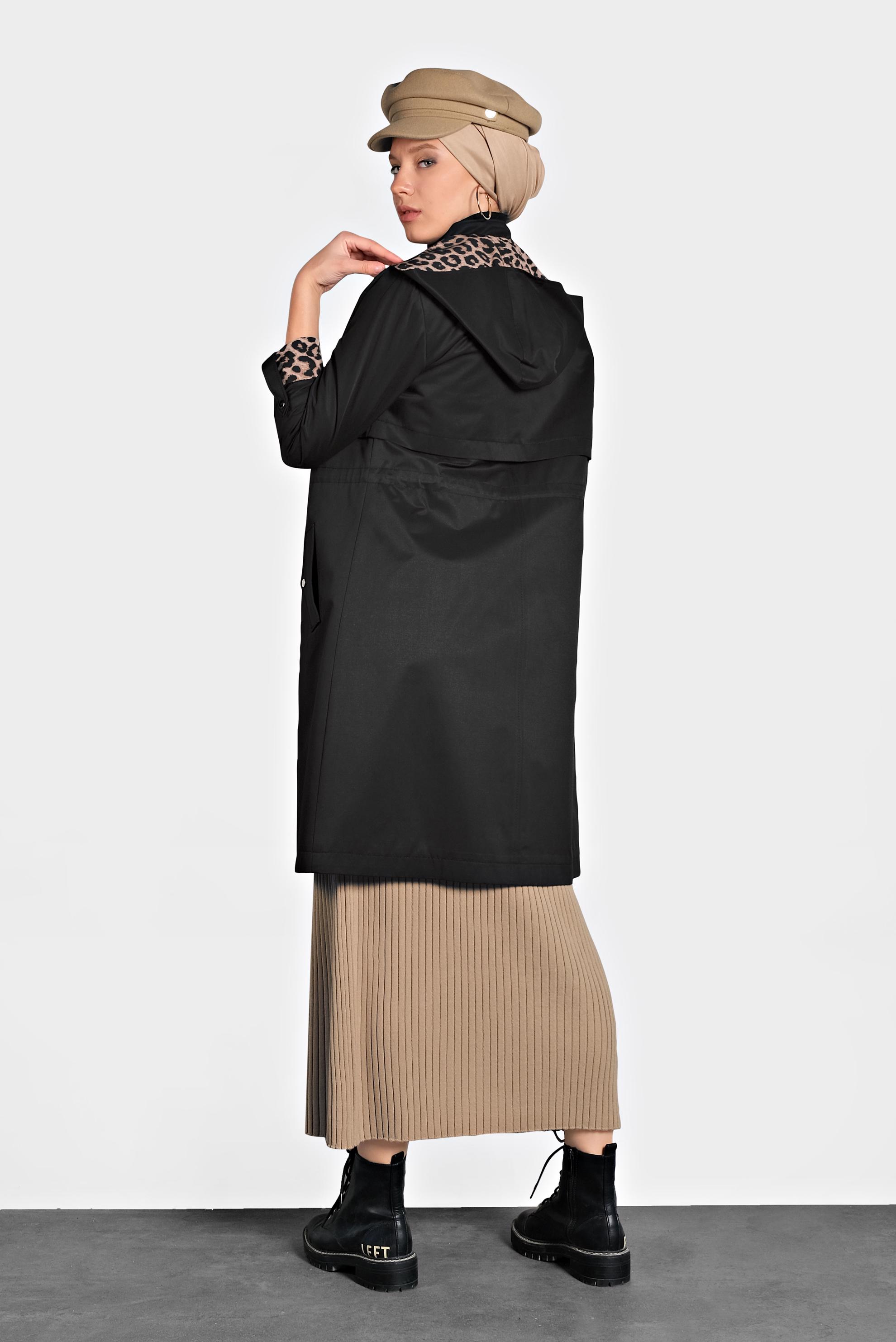 Tesettür giyim SİYAH BELİ BÜZGÜLÜ FERMUARLI LEOPAR DESENLİ TRENÇKOT 10124 