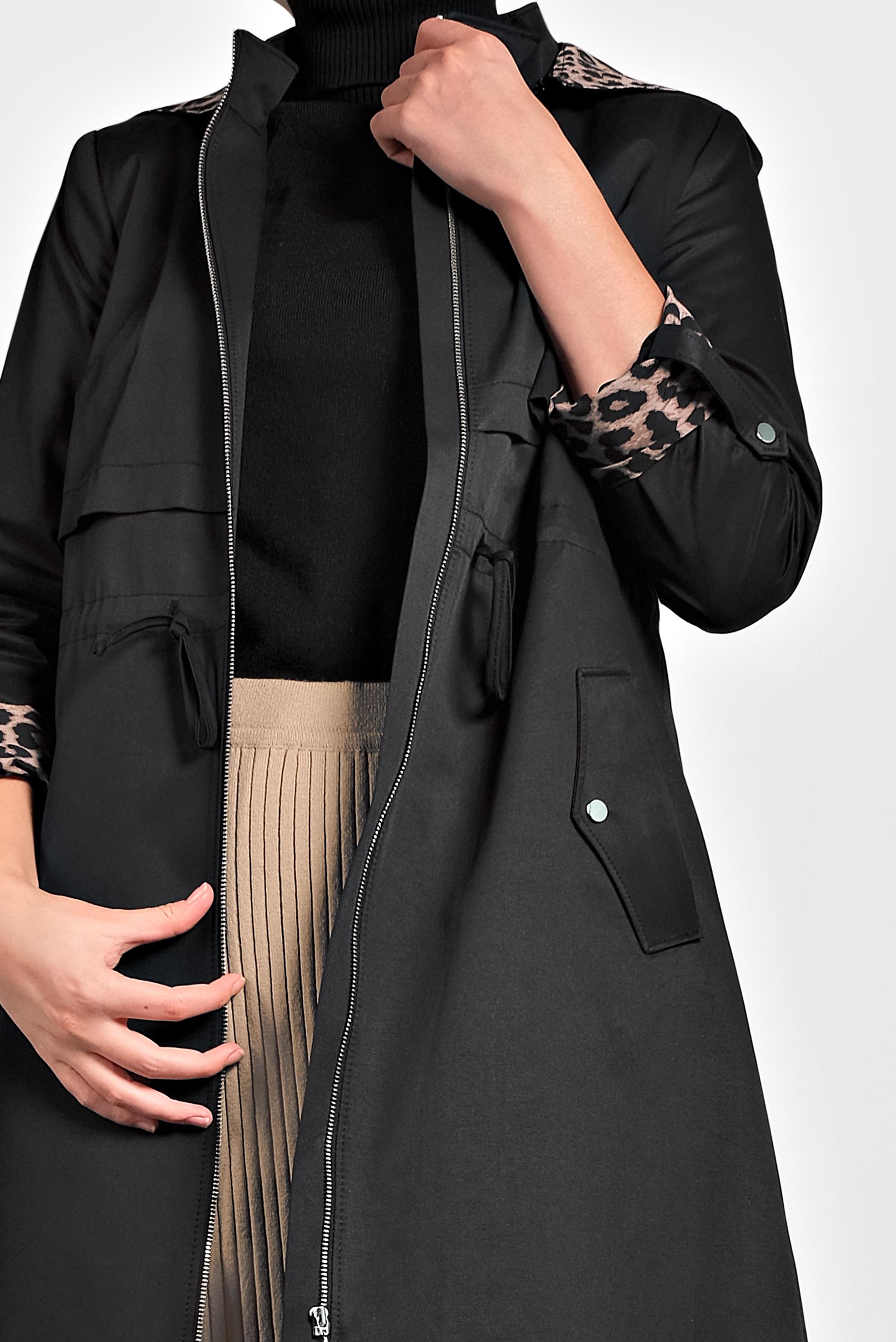 Tesettür giyim SİYAH BELİ BÜZGÜLÜ FERMUARLI LEOPAR DESENLİ TRENÇKOT 10124 