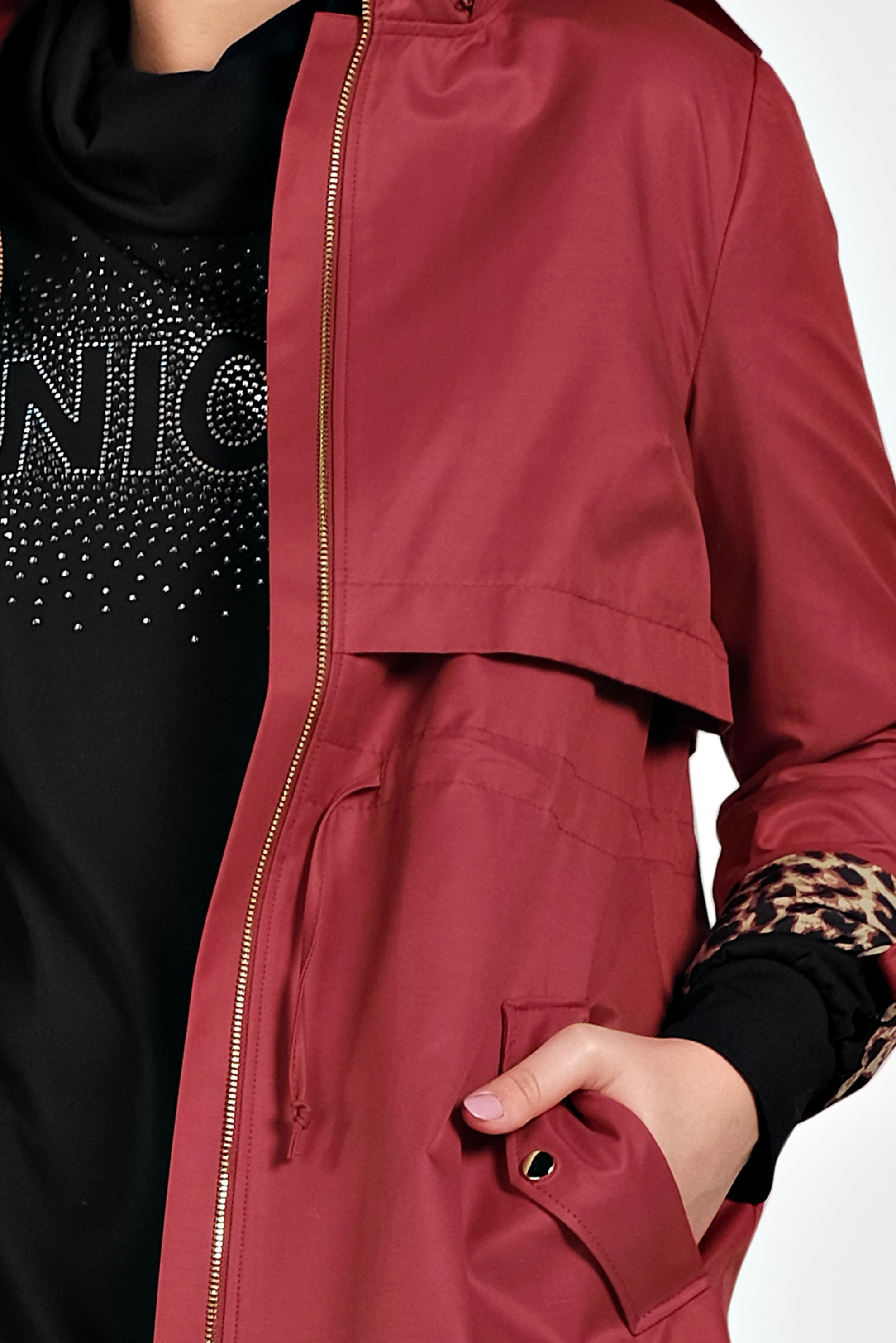 Tesettür giyim KIRMIZI BELİ BÜZGÜLÜ FERMUARLI LEOPAR DESENLİ TRENÇKOT 10124 