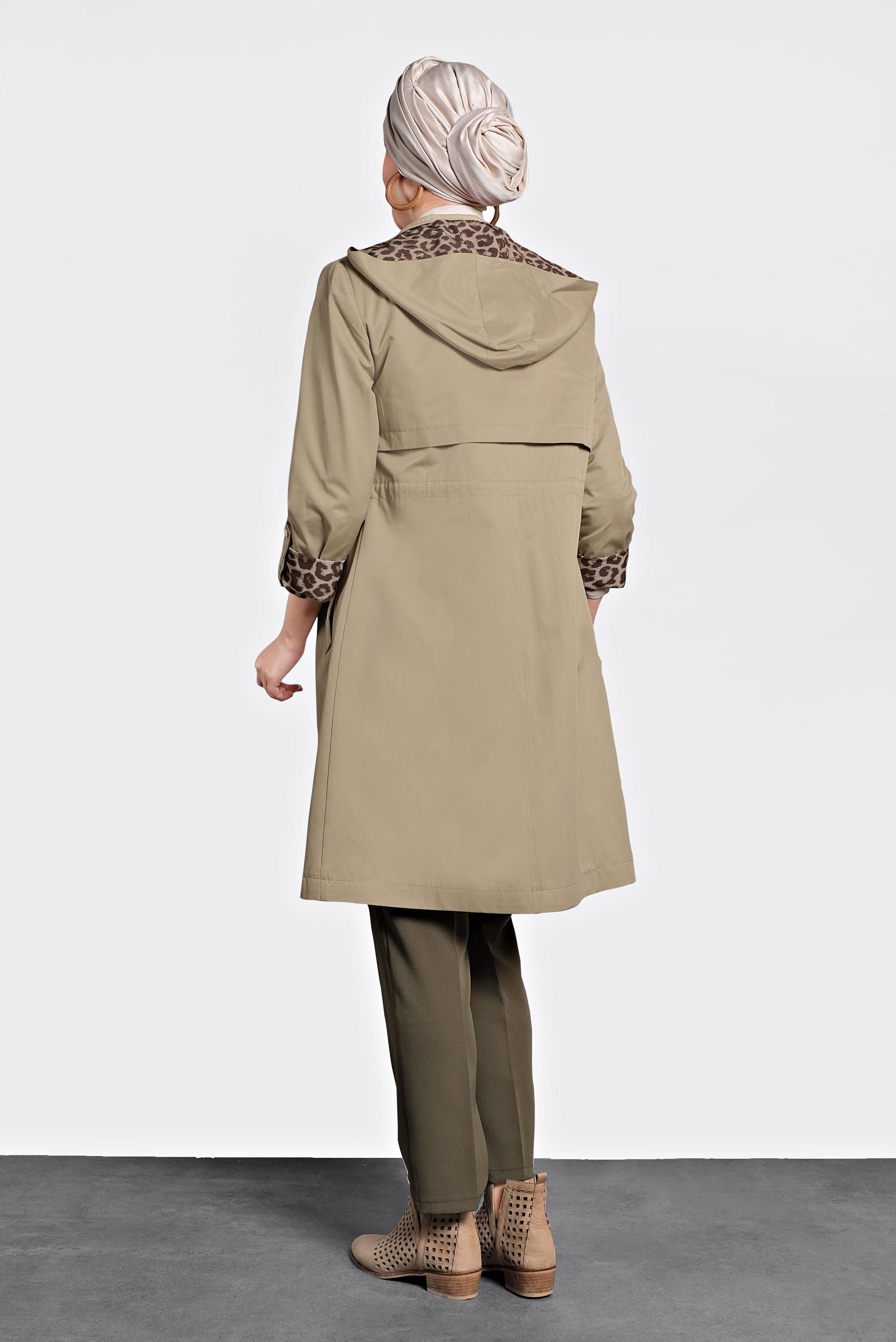 Tesettür giyim KAHVE BELİ BÜZGÜLÜ FERMUARLI LEOPAR DESENLİ TRENÇKOT 10124 