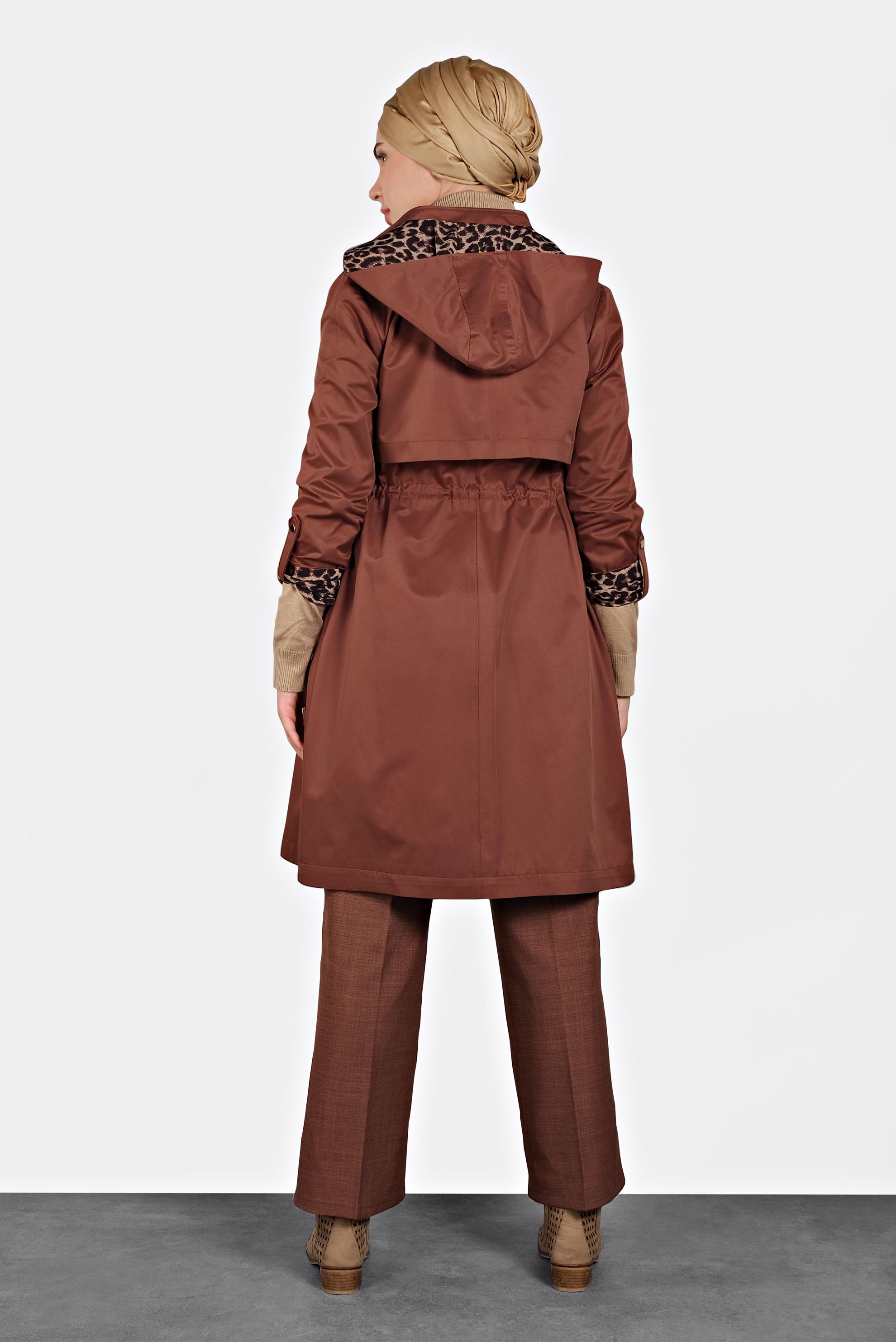 Tesettür giyim TURUNCU BELİ BÜZGÜLÜ FERMUARLI LEOPAR DESENLİ TRENÇKOT 10124 