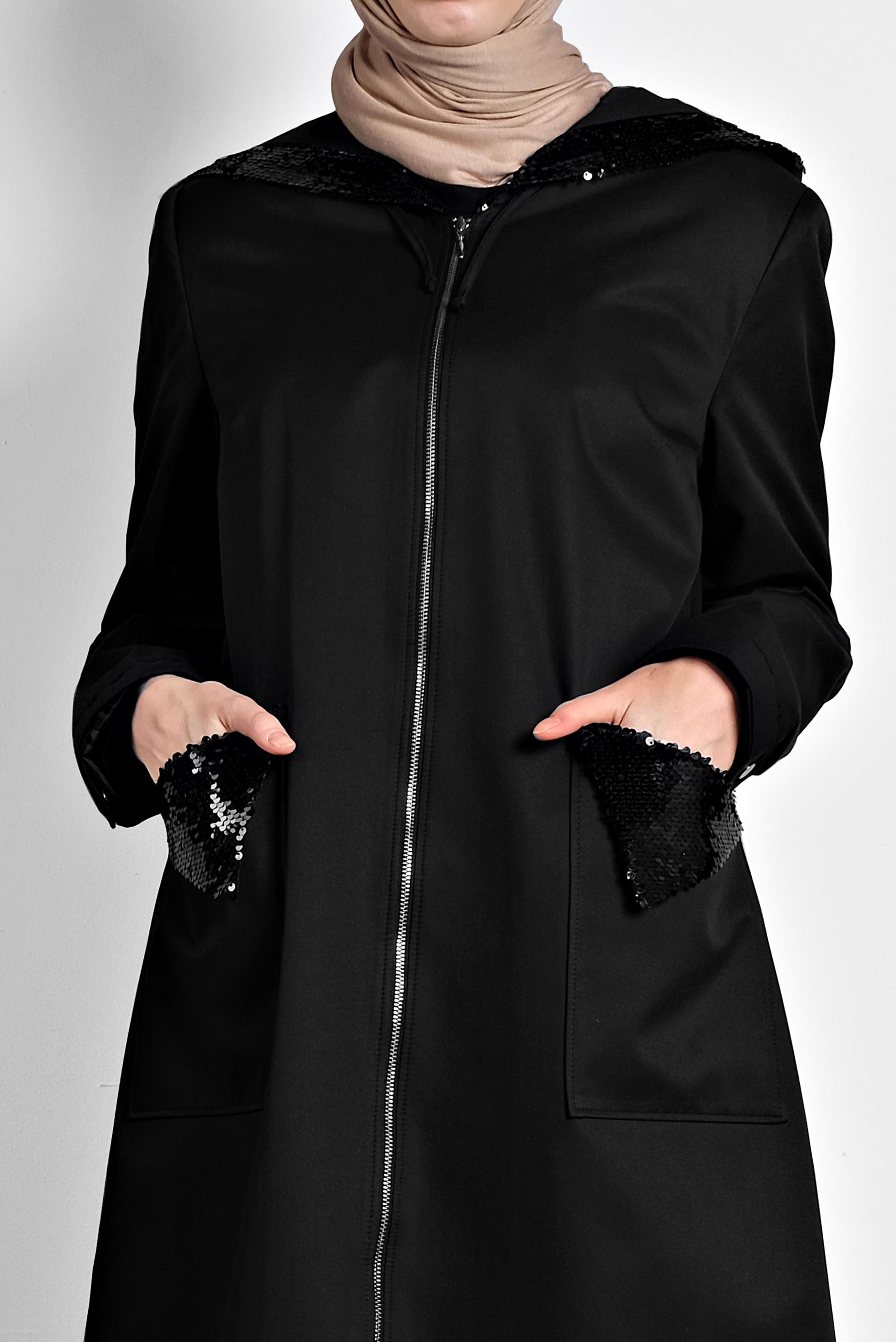 Tesettür giyim SİYAH CEPLERİ PULLU KAPÜŞONLU TRENÇKOT 10125 