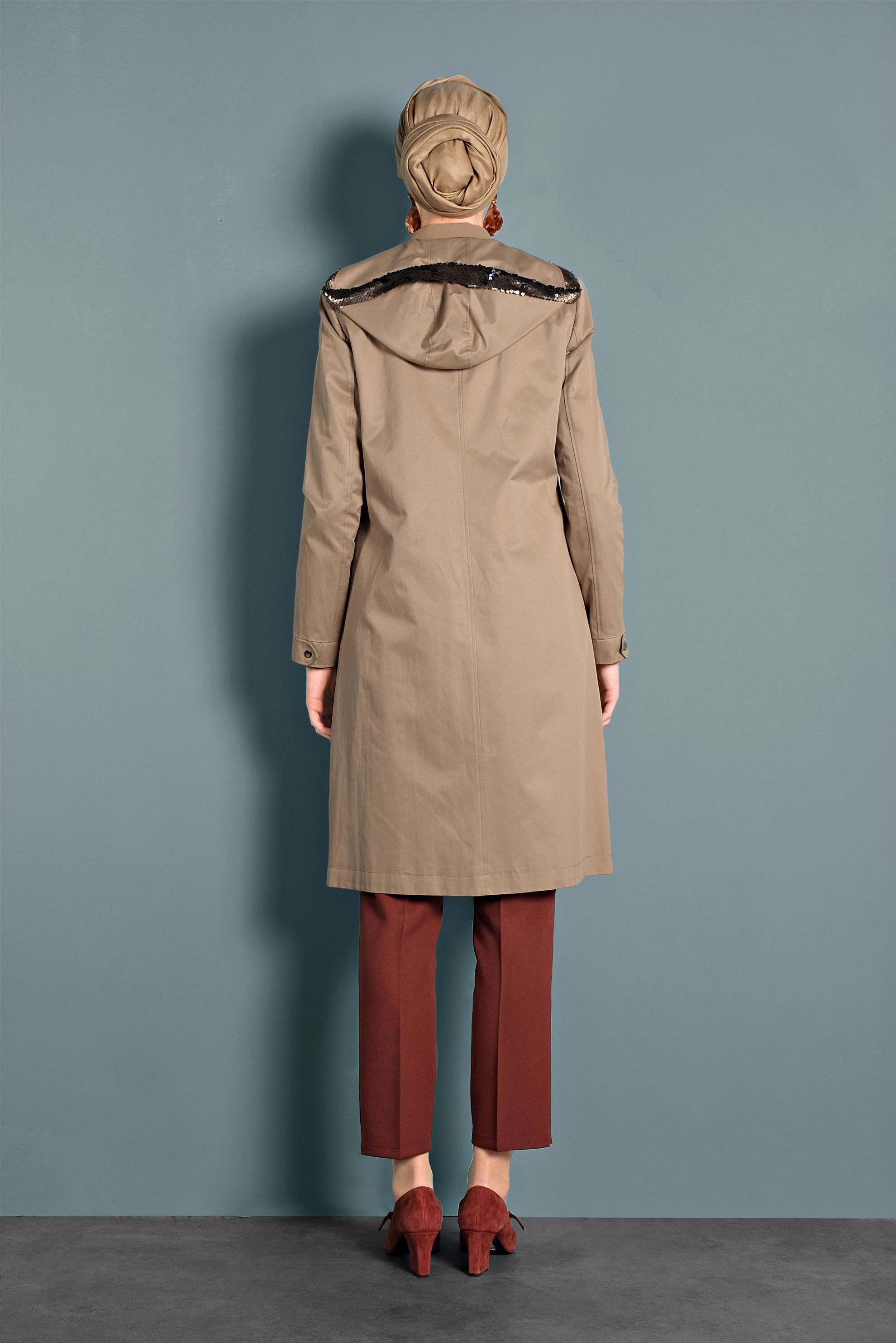 Tesettür giyim KAHVE CEPLERİ PULLU KAPÜŞONLU TRENÇKOT 10125 