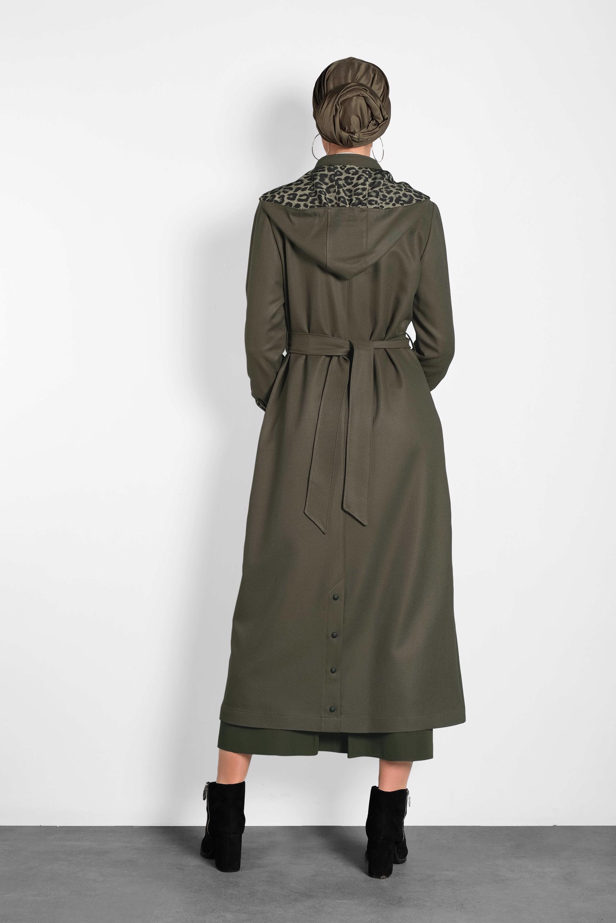 Tesettür giyim HAKİ BELİ KUŞAKLI LEOPAR DESENLİ TRENÇKOT 10129 