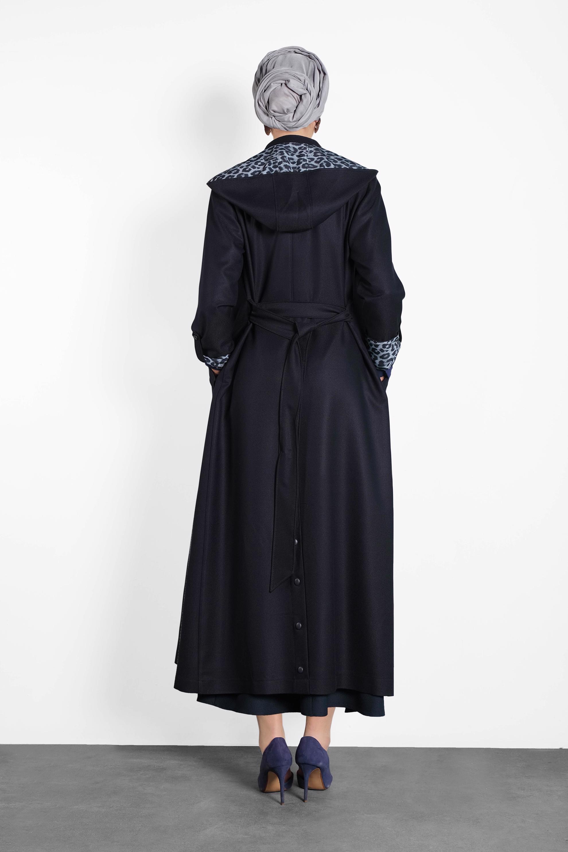 Tesettür giyim LACİVERT BELİ KUŞAKLI LEOPAR DESENLİ TRENÇKOT 10129 