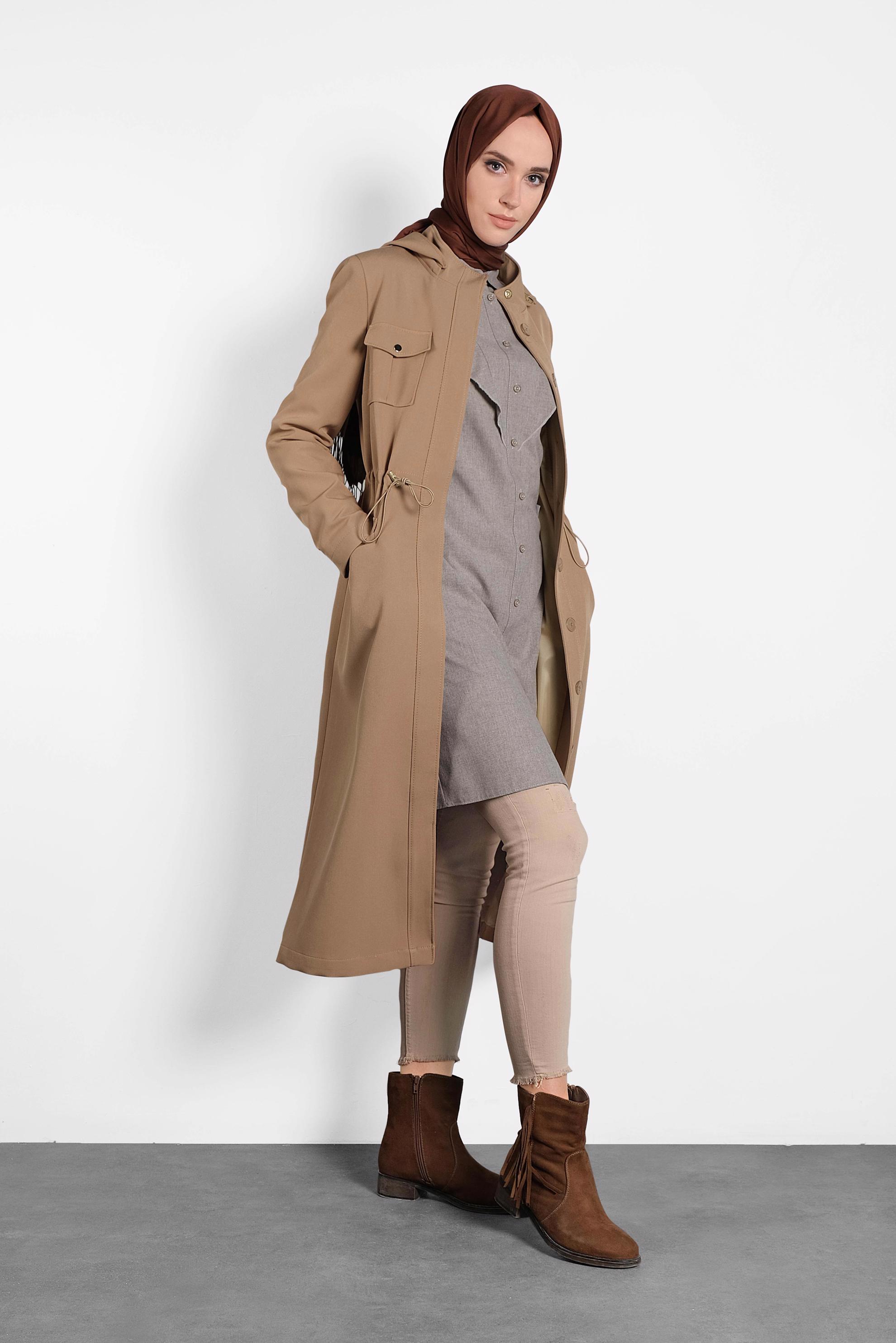 Tesettür giyim BEJ CEPLİ DÜĞMELİ TRENÇKOT 10135 