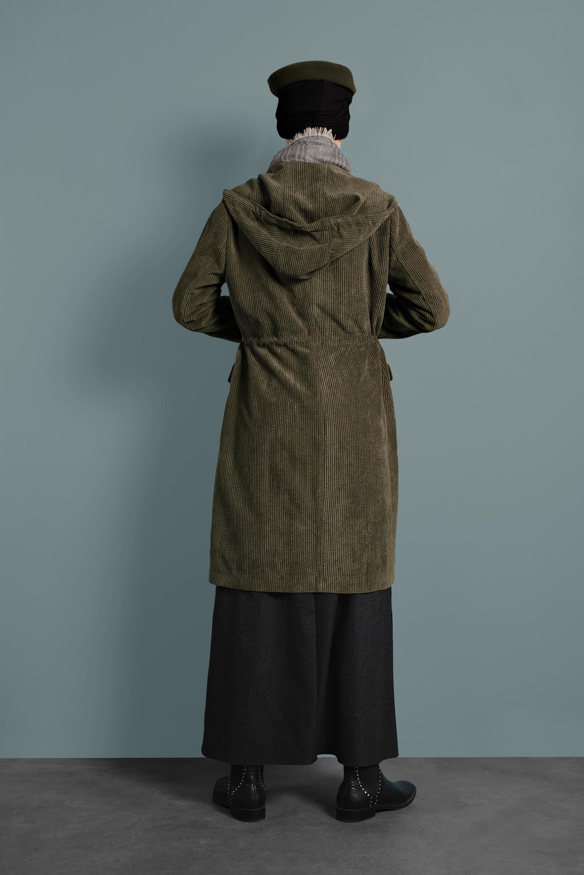 Tesettür giyim HAKİ FİTİLLİ KADİFE CEPLİ TRENÇKOT 10141